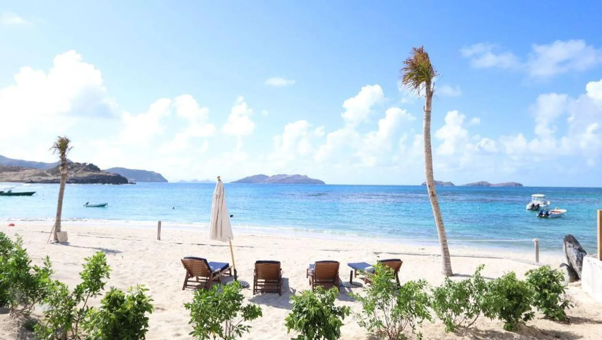 Relaxing Oasis Villa with Ocean Views and a Jacuzzi in St. Barths — photograph 8