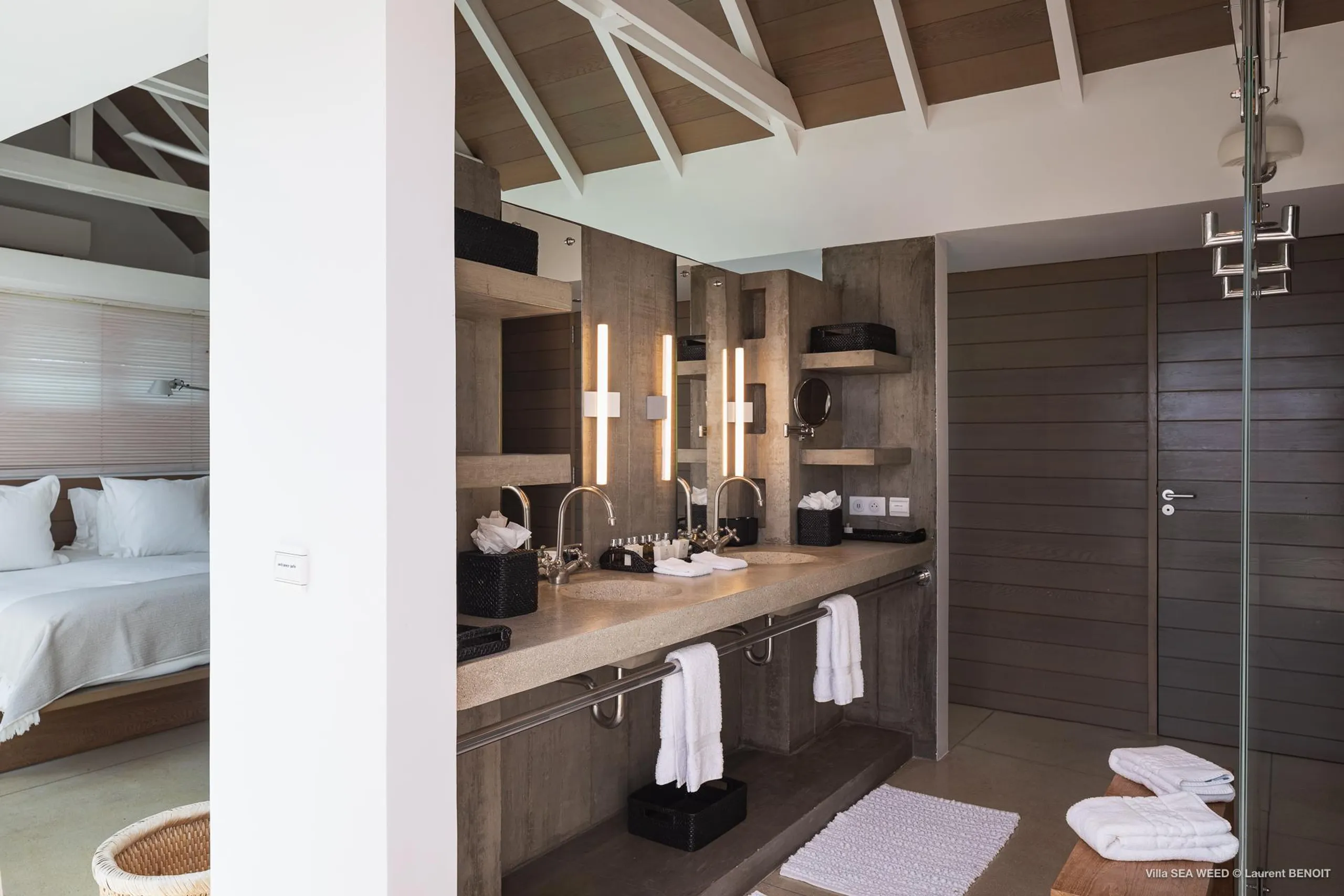 Regal Seaside Suite with Private Pool and Walks to Beach — photograph 11