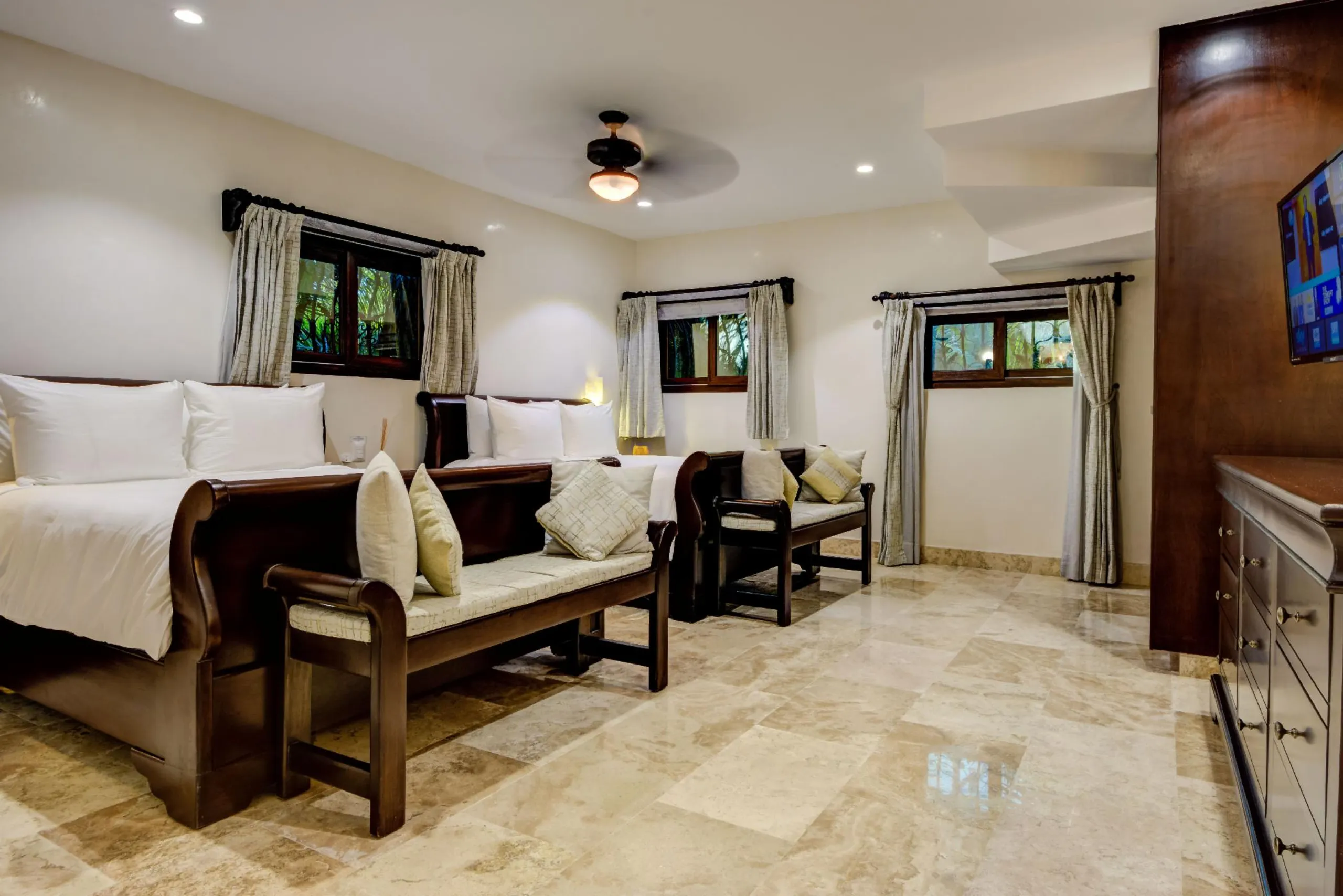 Luxurious Soliman Bay 12 BDR Beachfront Estate with Private Pool — photograph 7