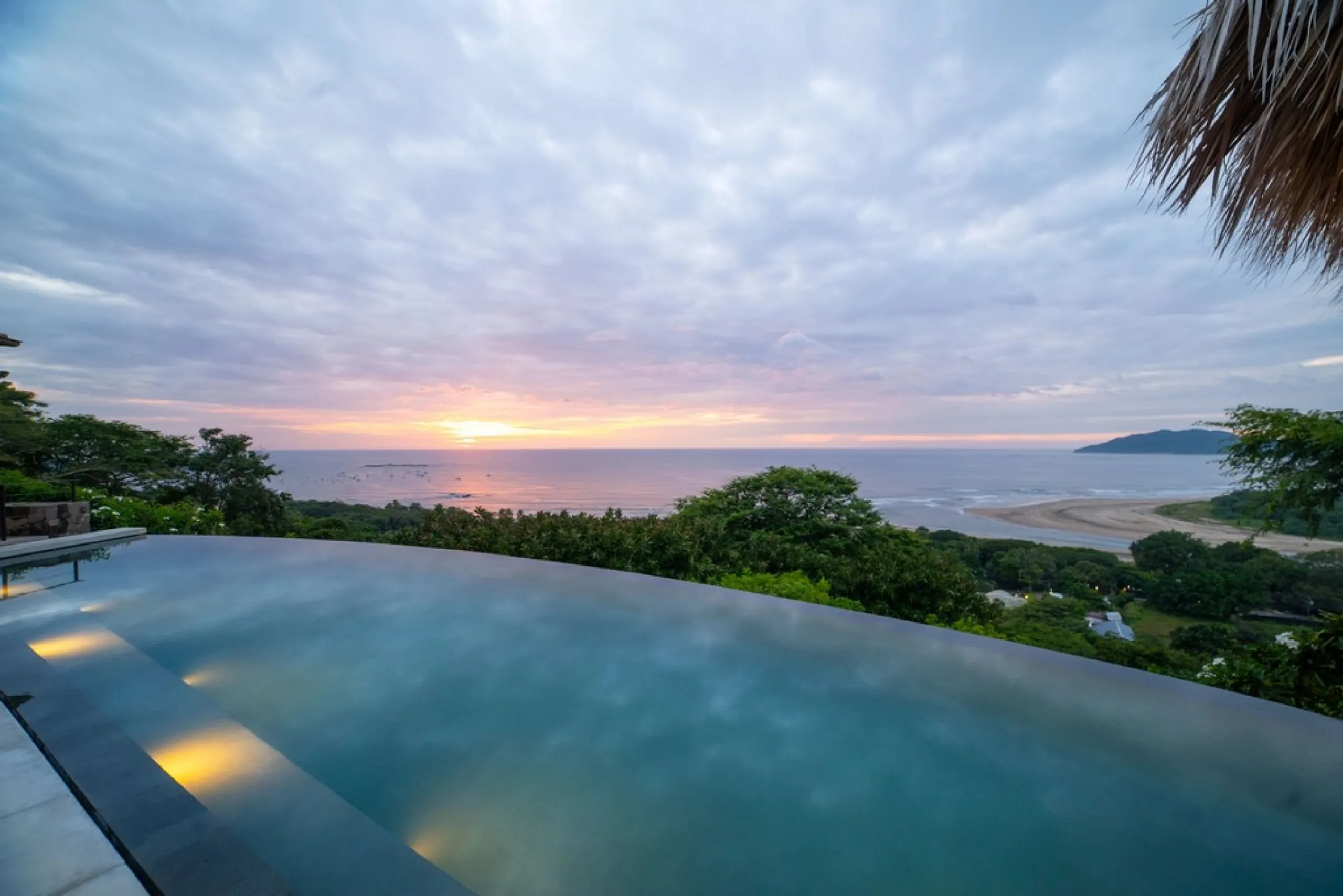 Luxury 6-Bedroom Oceanview Villa in Tamarindo — photograph 5