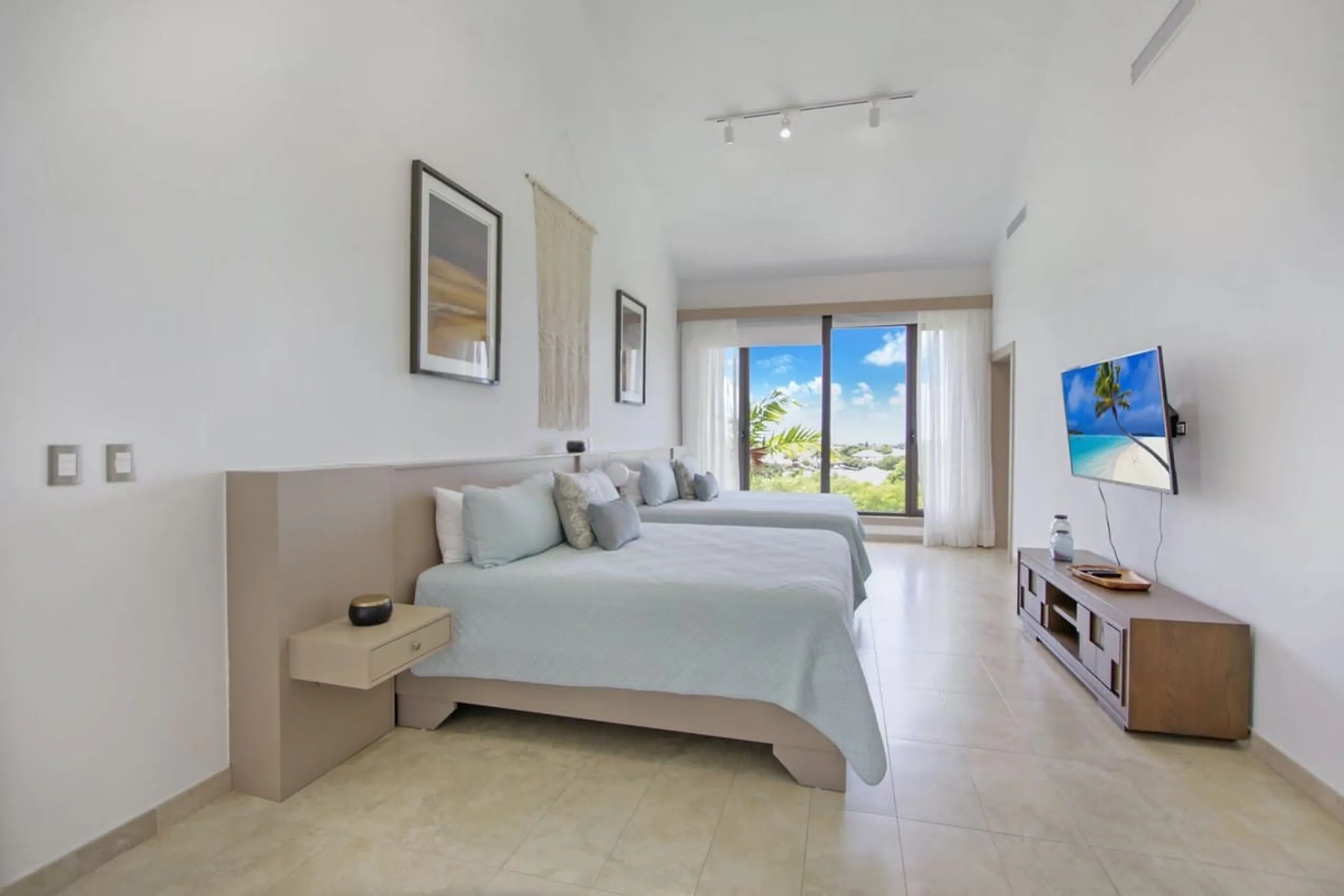Beautiful Tropical Villa with Invigorating Pool — photograph 10