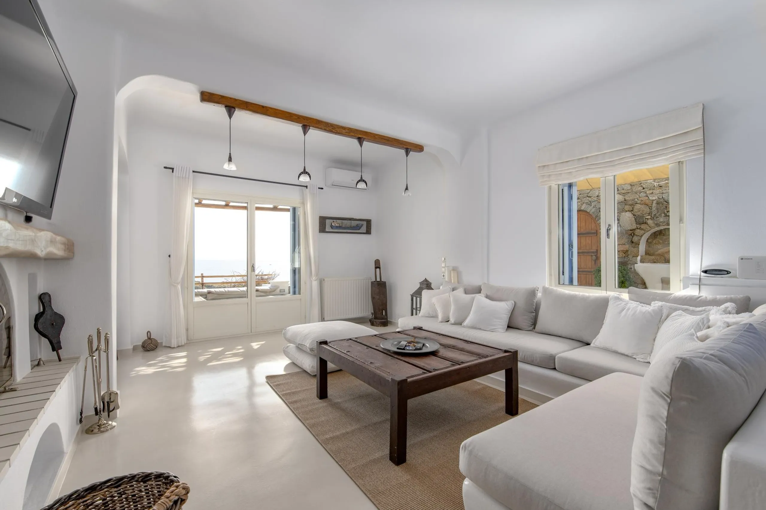 Abundant Mykonos Villa with Private Pool and Amazing Amenities — photograph 7