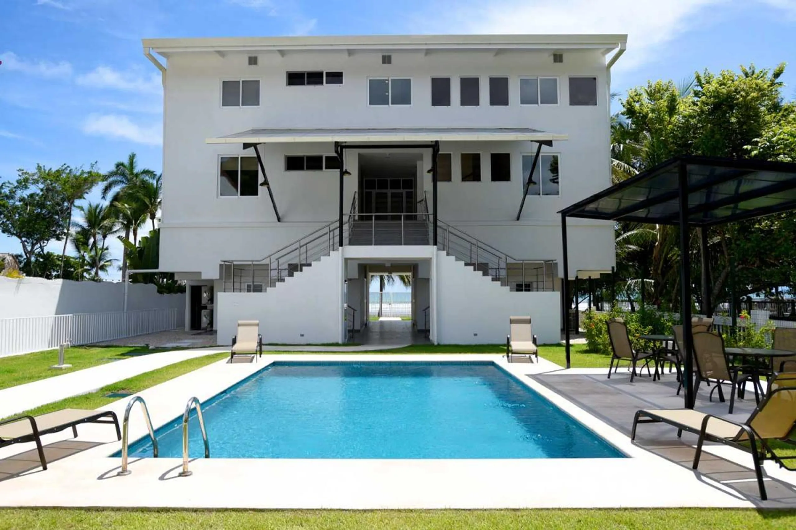 Lavish Beachfront Villa with Private Pool, Mountain and Sea Views, Jaco