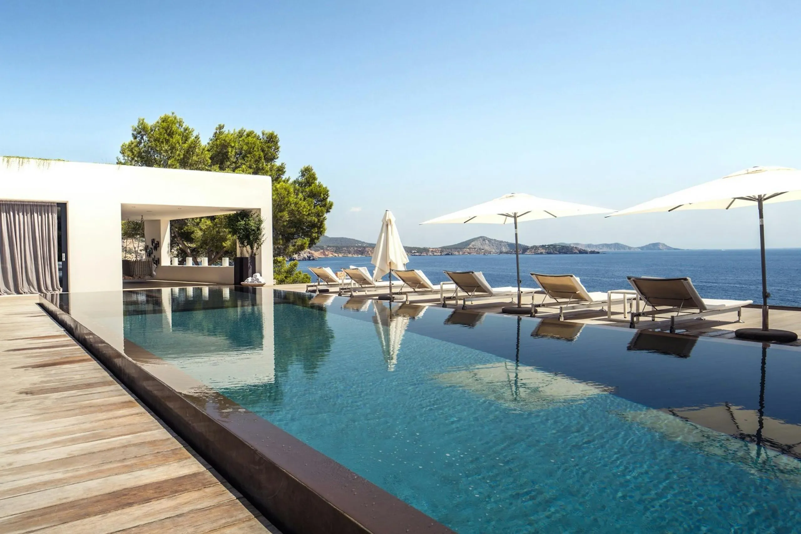 Phenomenal Seaview Villa in Ibiza with Infinity Pool and Panoramic Patio Dining — photograph 7