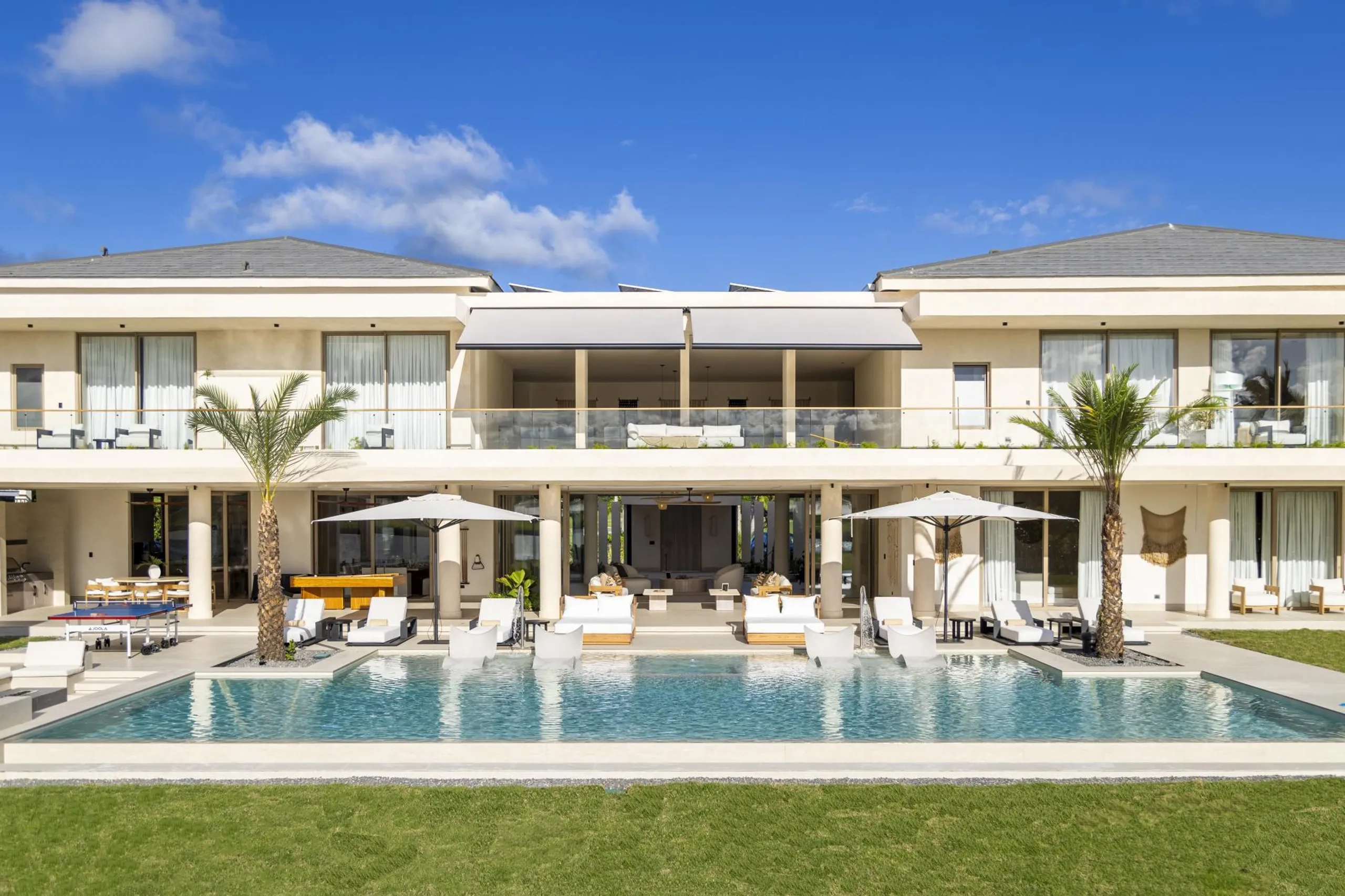 Caribbean Dream Villa: Enchanting Sunrises, Infinity Pool, and Ethnic Elegance, Punta Cana