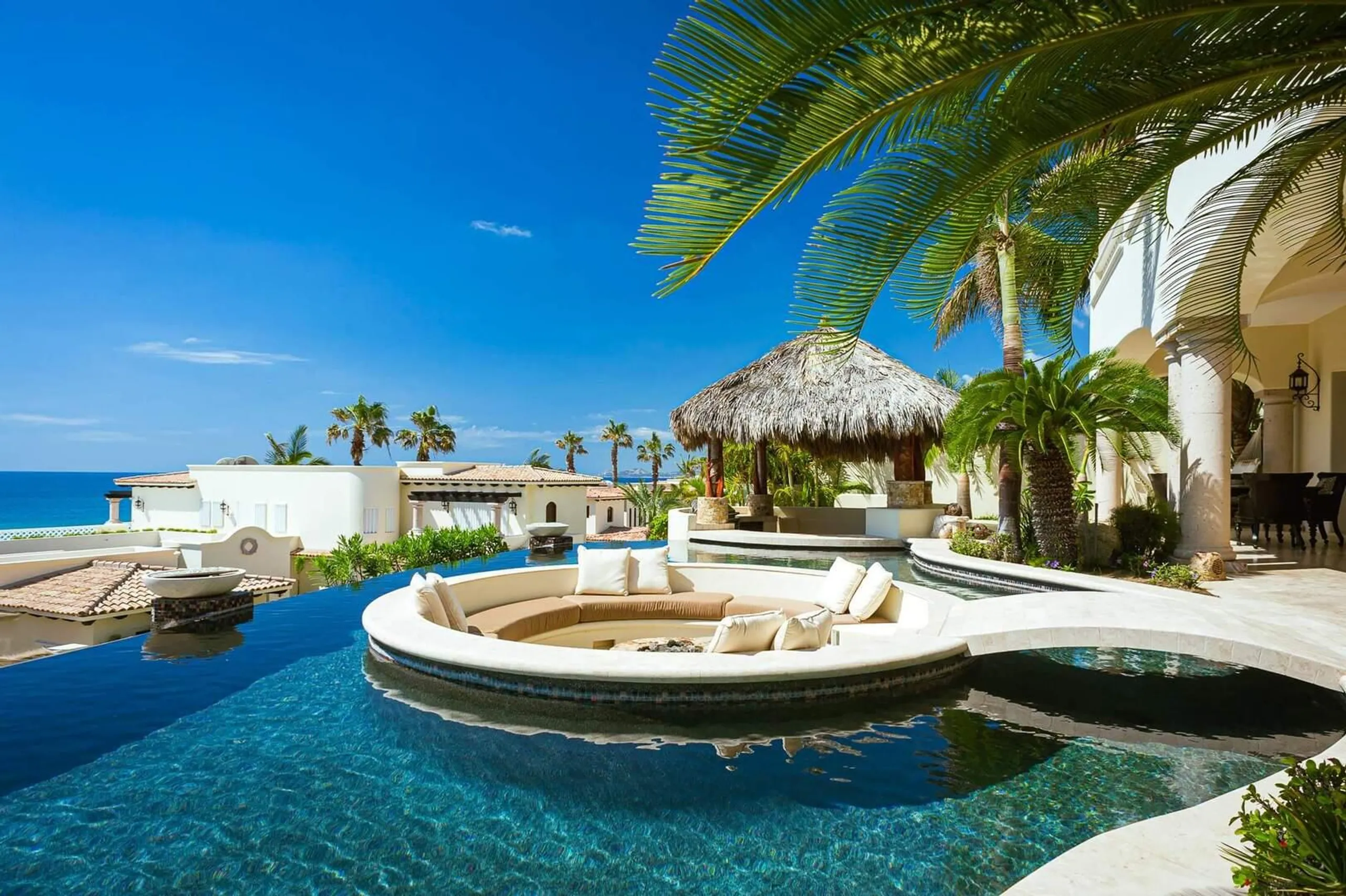 Upscale Family-Friendly Villa with Private Swimming Pool, Theater and Suana — photograph 12