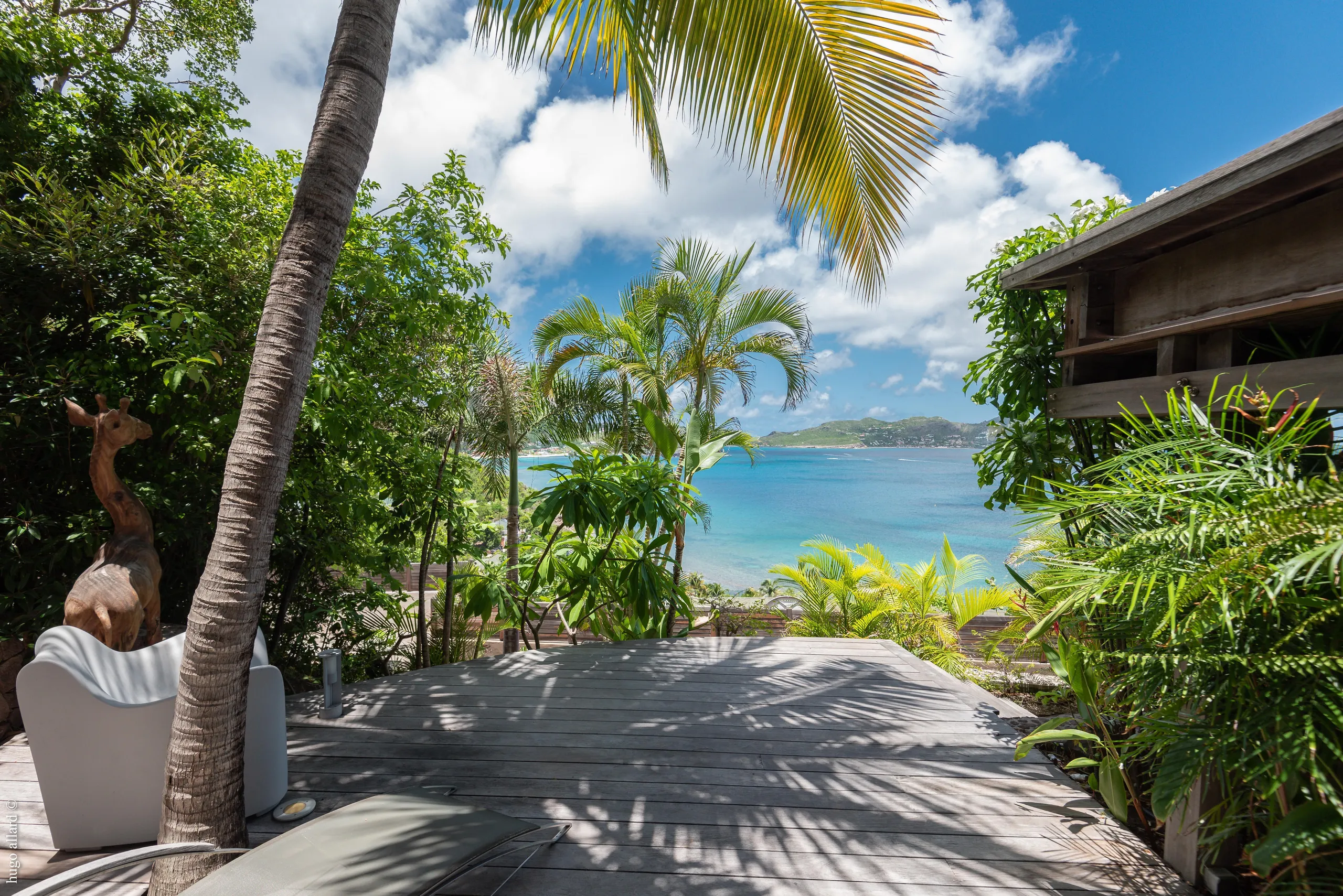 Rejuvenating Seaside Villa with Private Pool and Walks to Beach — photograph 3