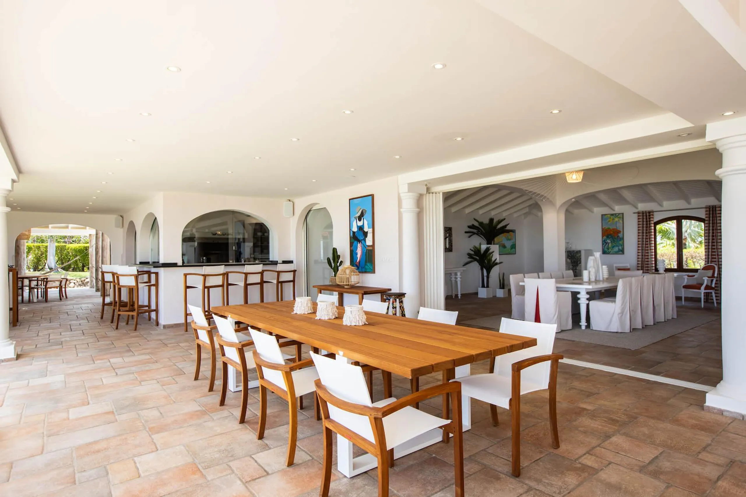French Caribbean Style Grand Estate with Beautiful Infinity Pool and Ocean Views — photograph 12