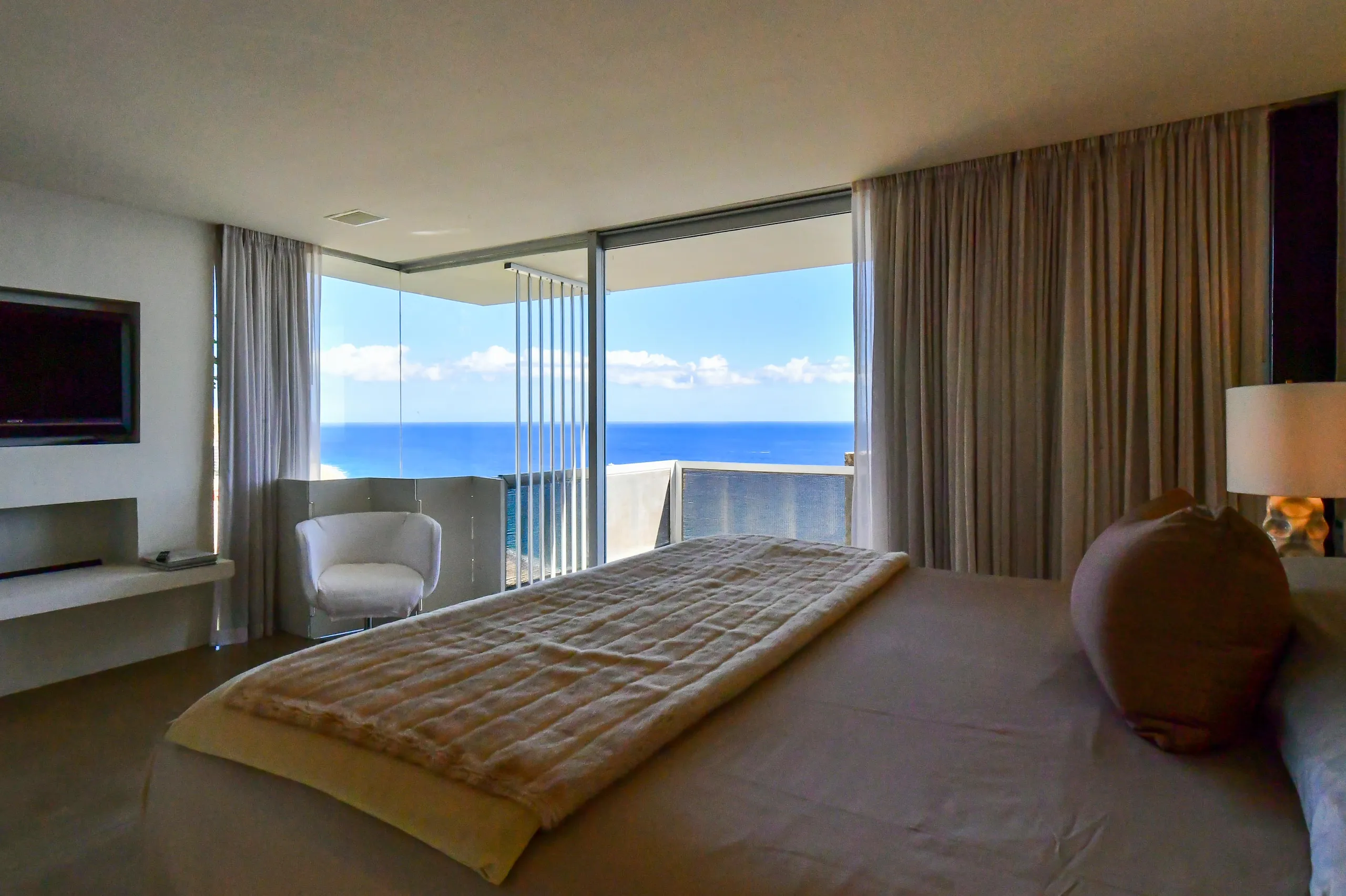 Architectural Masterpiece Estate featuring Private Pool and Ocean Views — photograph 12
