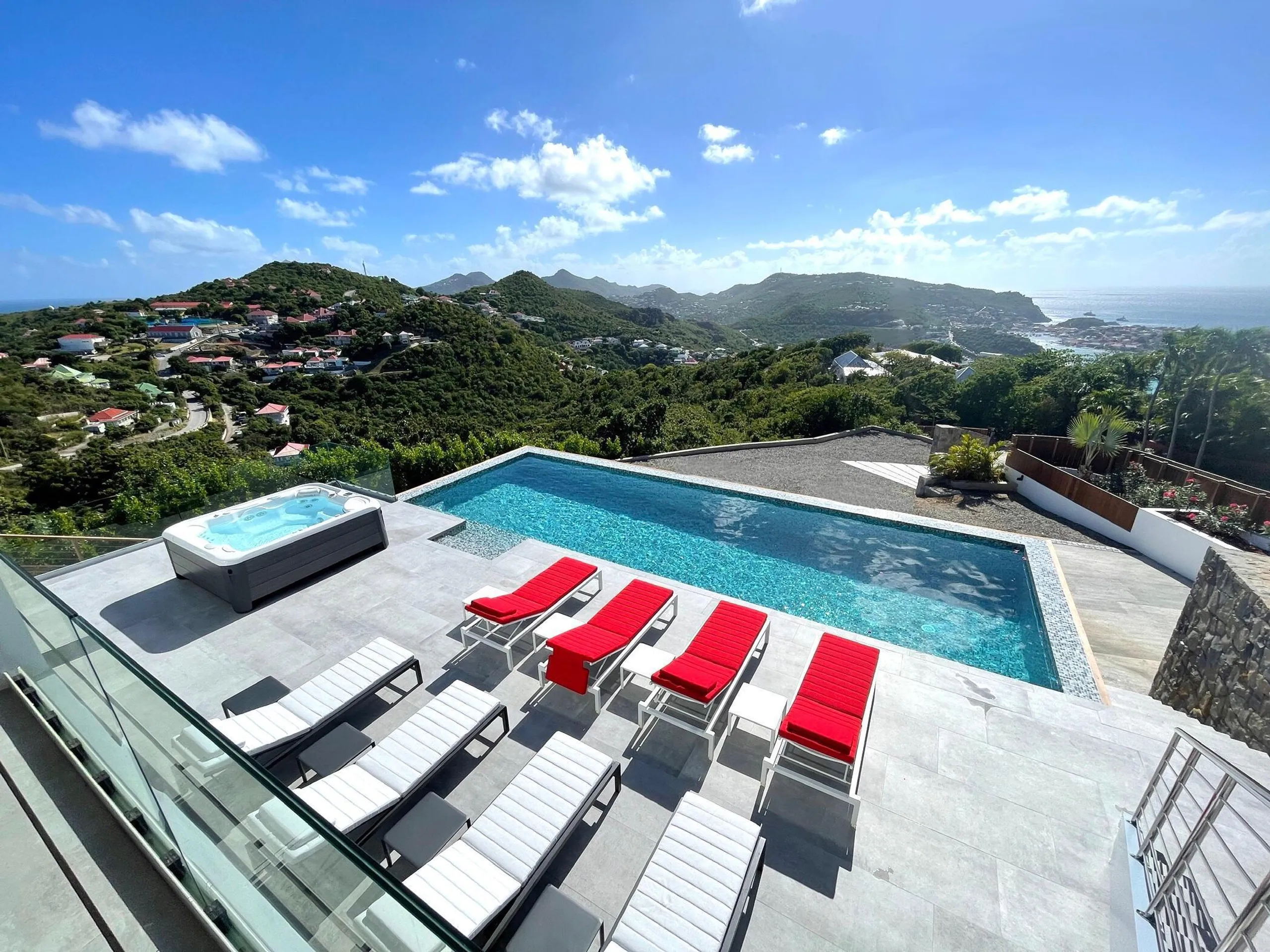 Contemporary View Estate with Private Pool and Gorgeous Views — photograph 3
