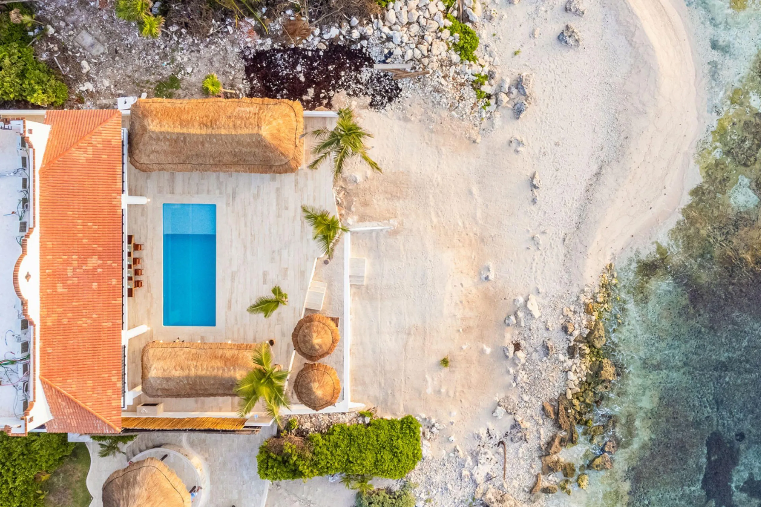 Exquisite Beach Front Tankah Bay Villa for Unforgettable Retreats and Relaxation — photograph 7