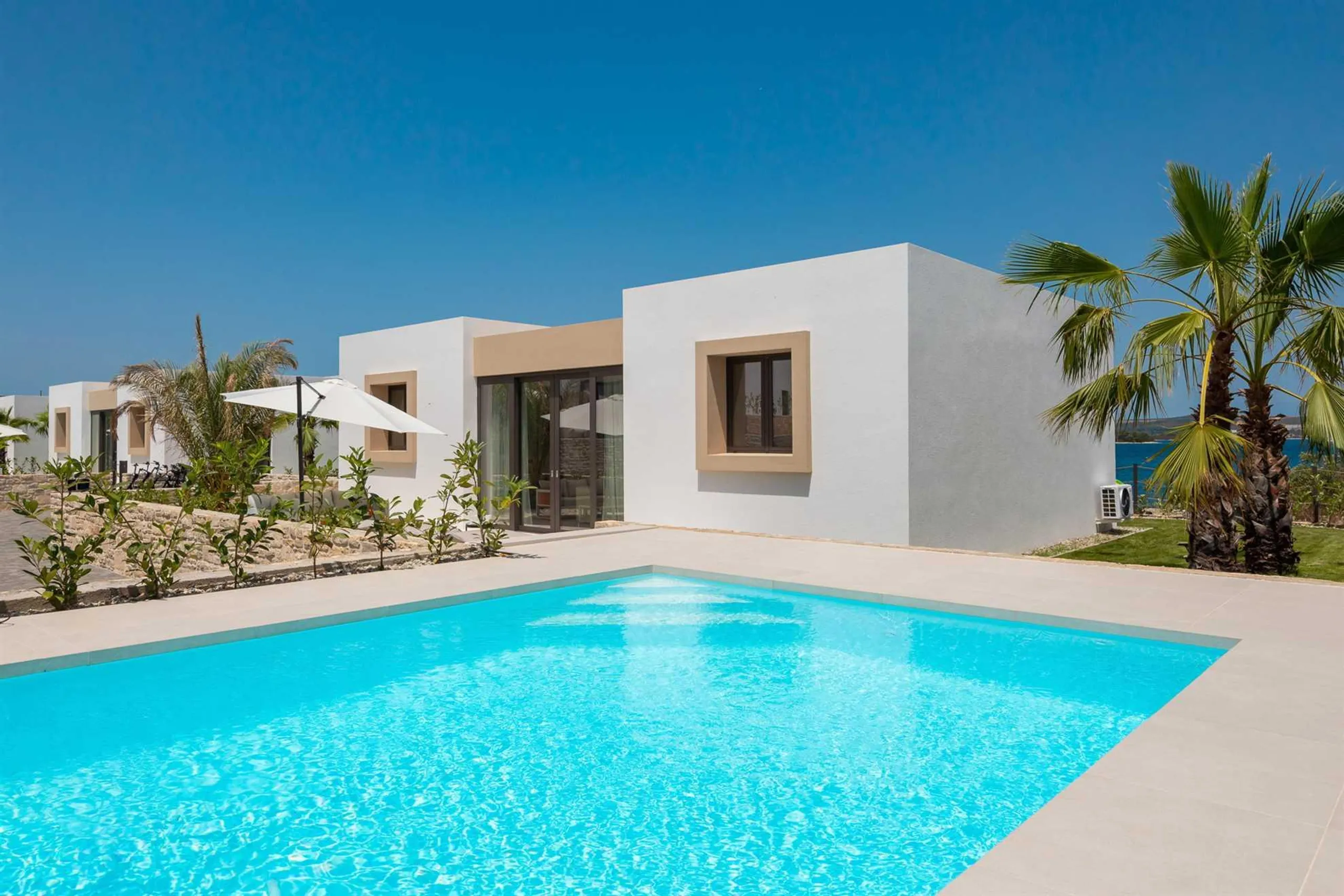 Plush Villa with Pool and Sea Views, Tkon