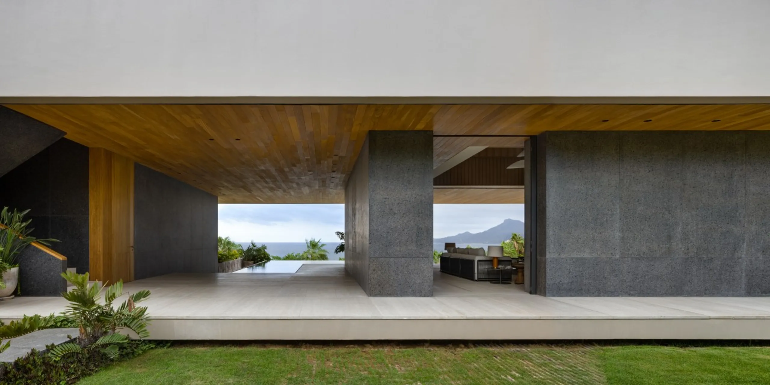 Kupuri Ocean-View Villa with Infinity Pool and Ocean Views — photograph 7