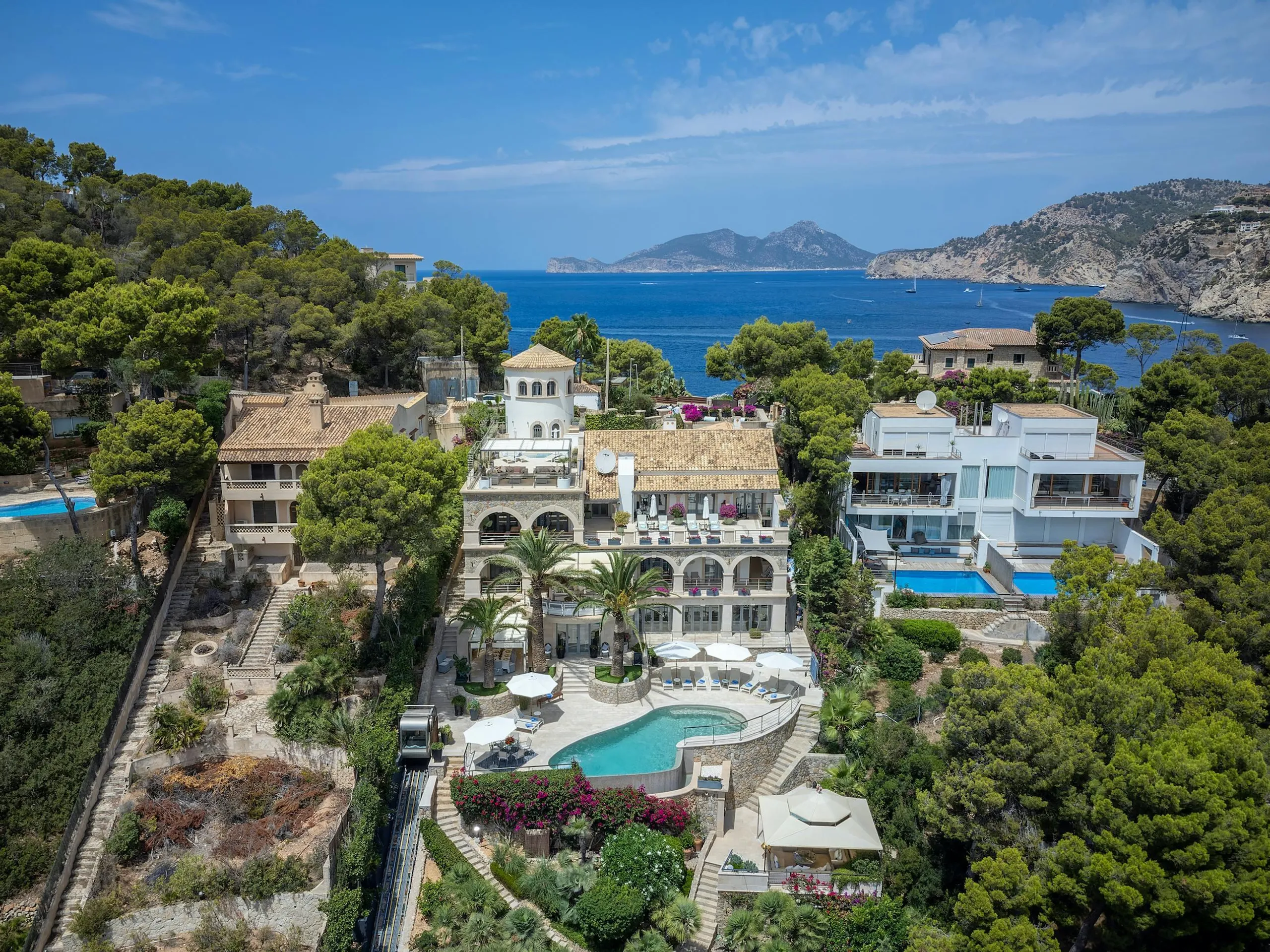 Elegant Six-Bedroom Villa with Terraces, Sea Access and 360° Views, Mallorca