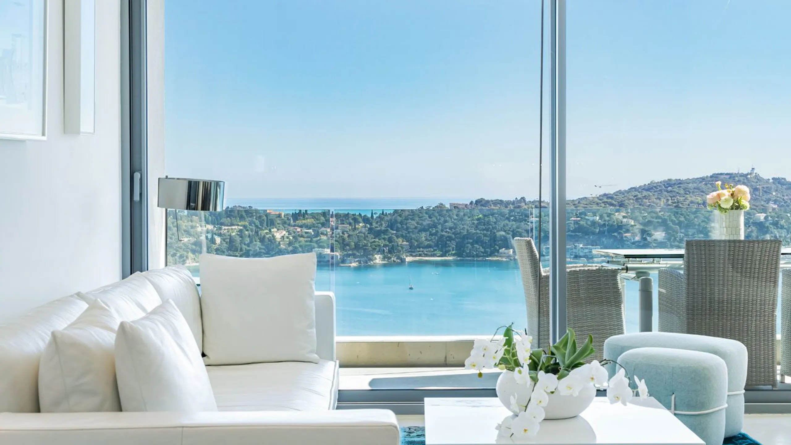 Splendid 4BR Villa with Private Pool and Uninterrupted Côte d’Azur Views — photograph 12