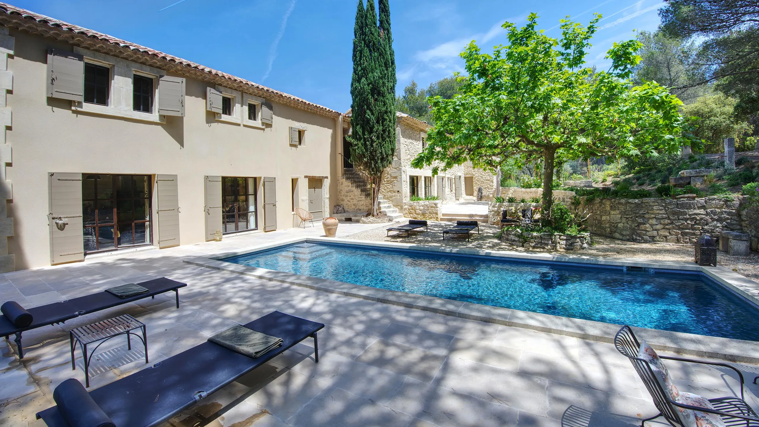 French Bliss Villa With Pool and Panoramic Mountain Views — photograph 3