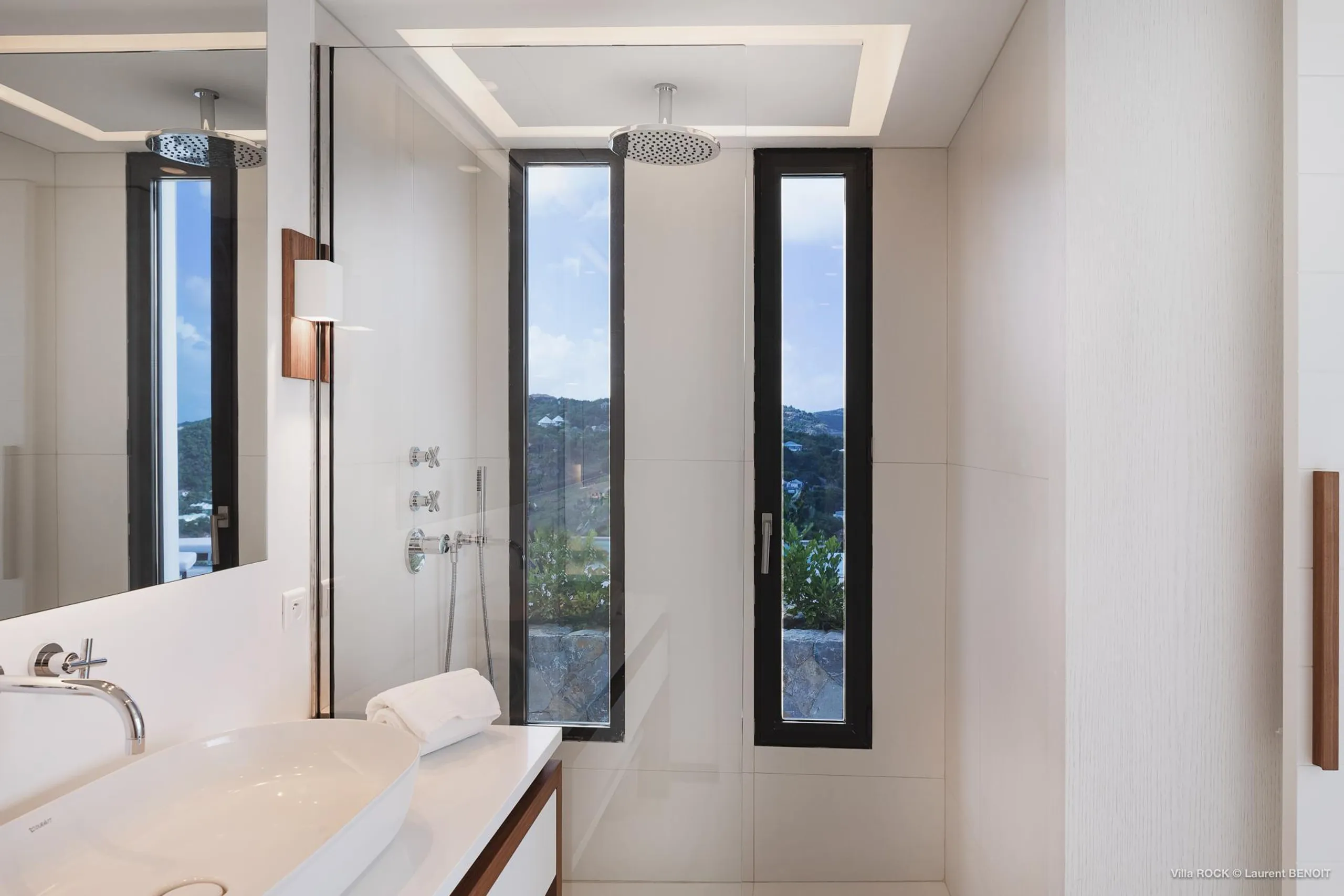 Majestic Camaruche Villa with Infinity Pool and Ocean Views — photograph 12