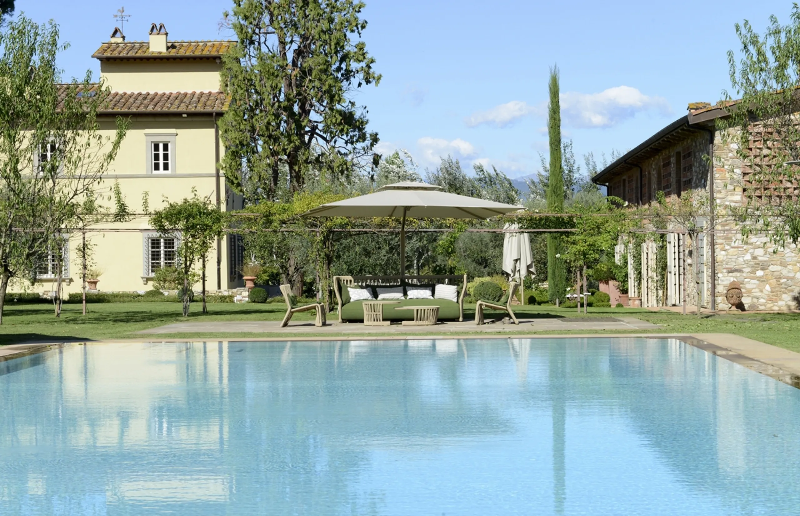 Grand 14BDR Tuscan Estate with Private Pool, Gazebo, and Pool Table — photograph 2