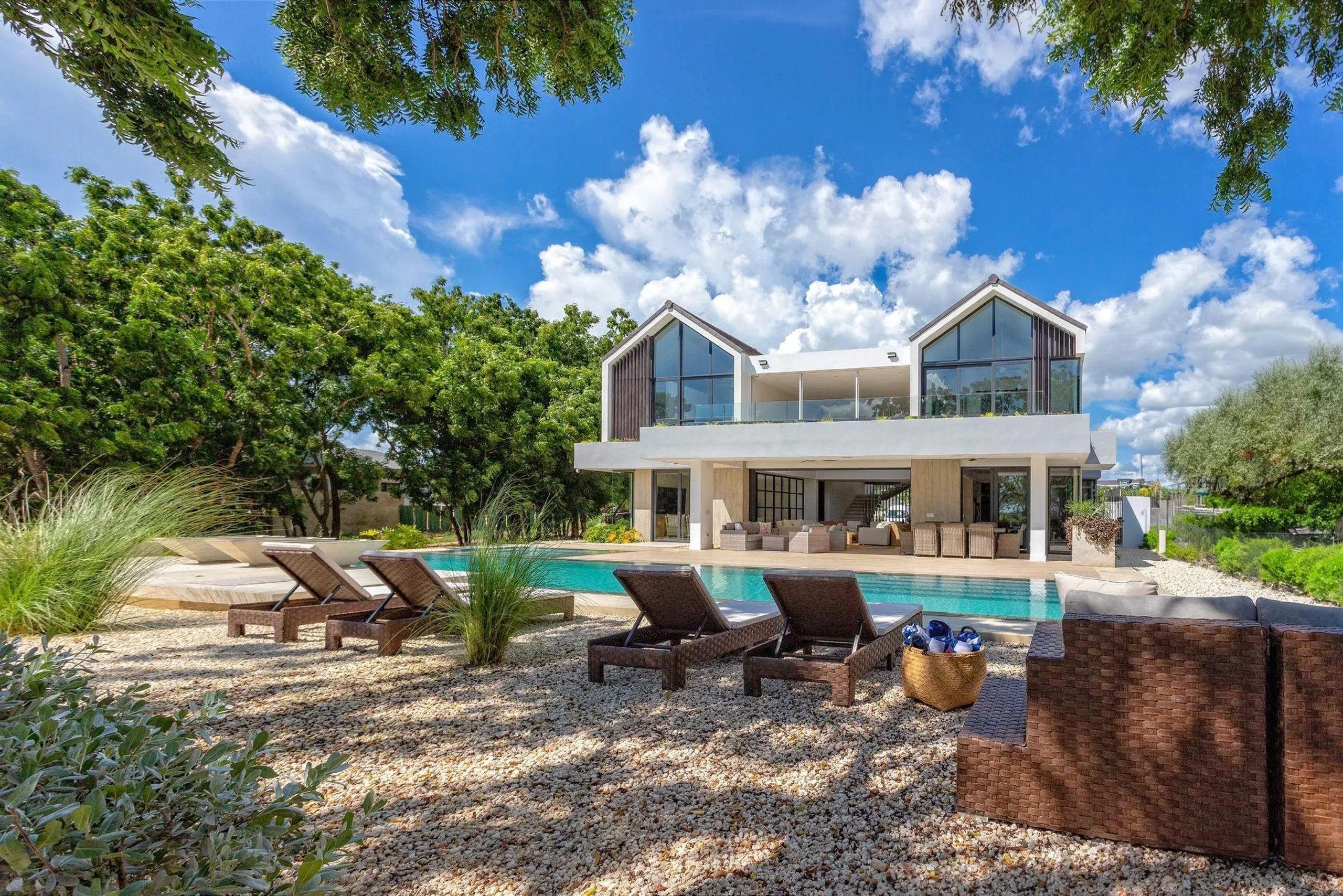 Marvelous Villa with Private Pool and Breathtaking Views of the Polo Fields, La Romana