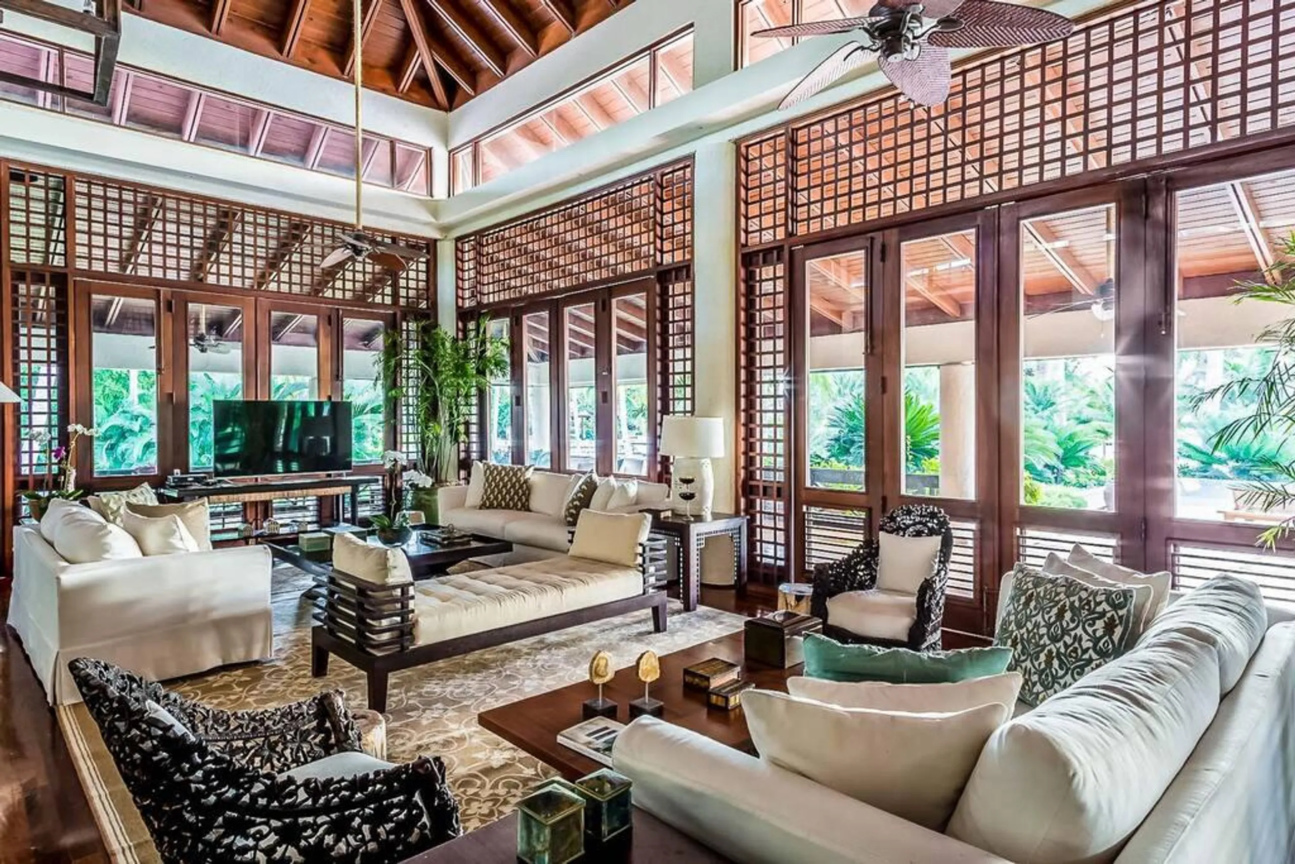 Magnificent Oceanfront Villa in La Romana with Private Pool, Outdoor Grill, and Walks to Beach — photograph 12