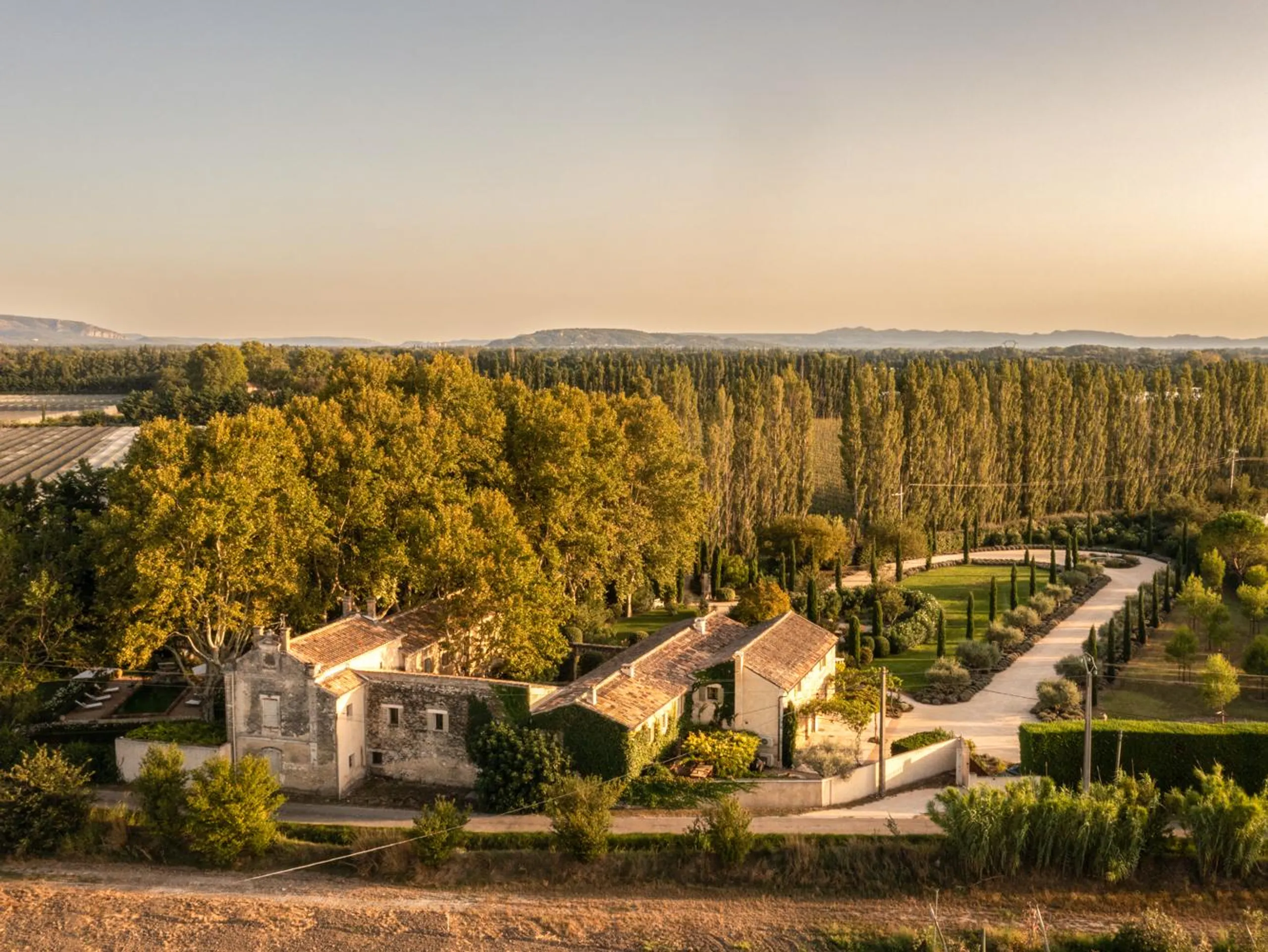 Elegant Historic Villa with Private Pool and Courtyard — photograph 3