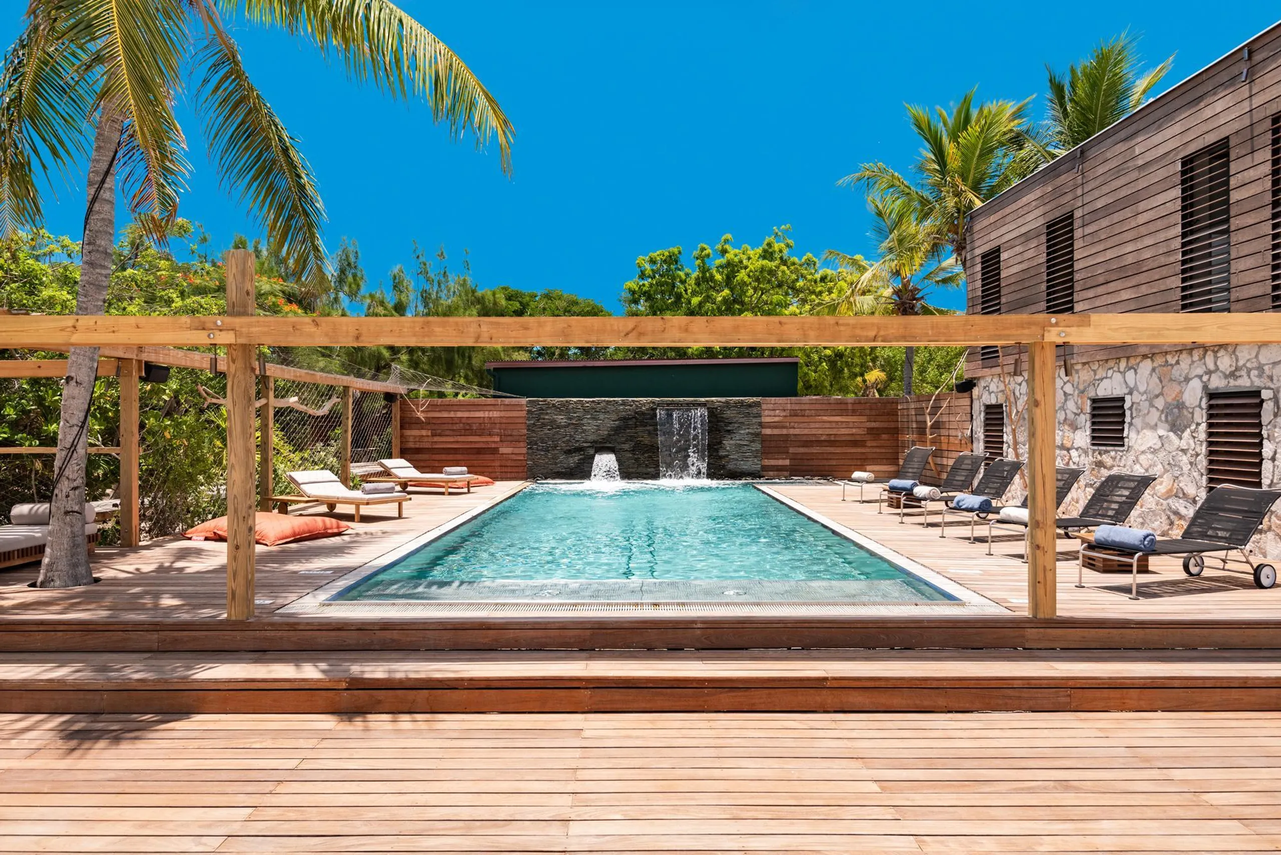 Thompson Cove Retreat: Contemporary Villa with Private Pool — photograph 3