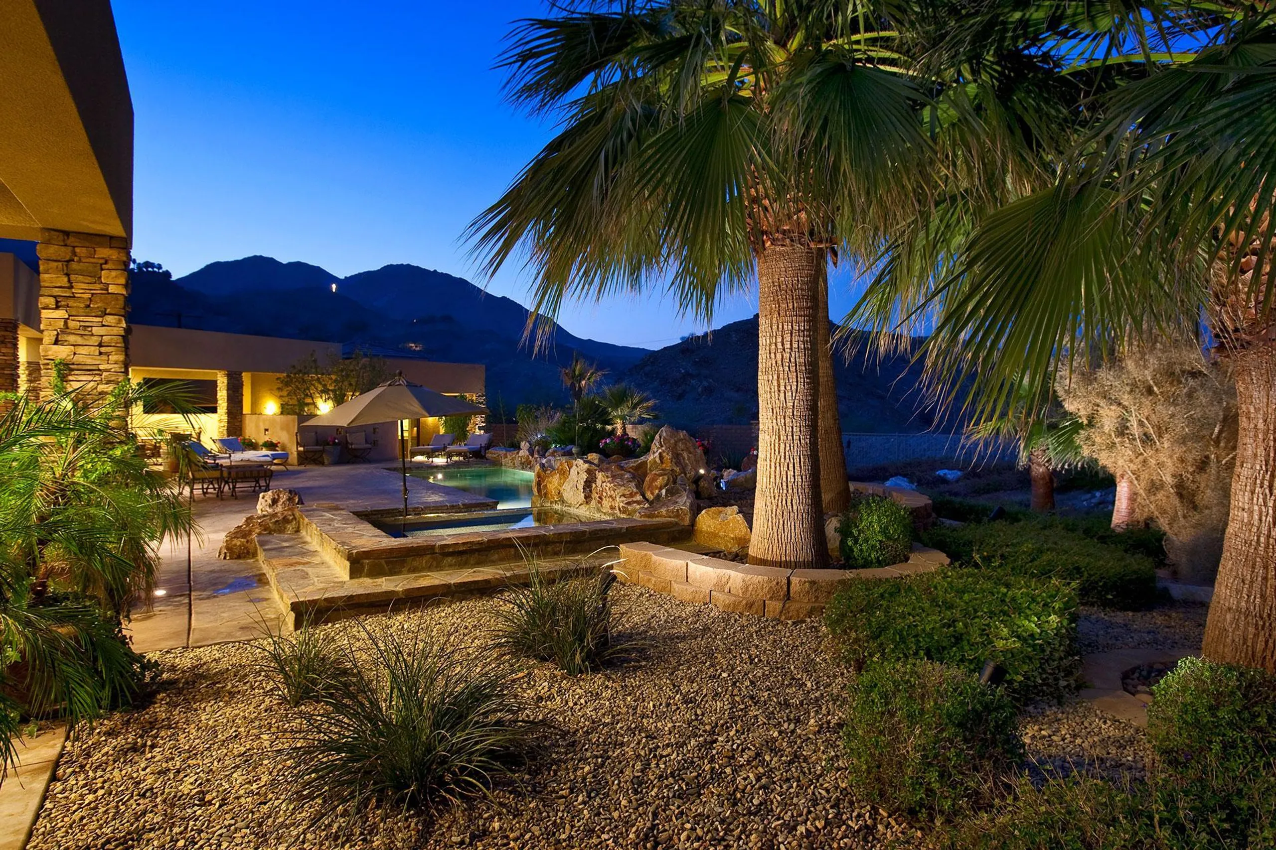 Chic Secluded Luxury Compound in Palm Desert with Private Pool and Firepit — photograph 11