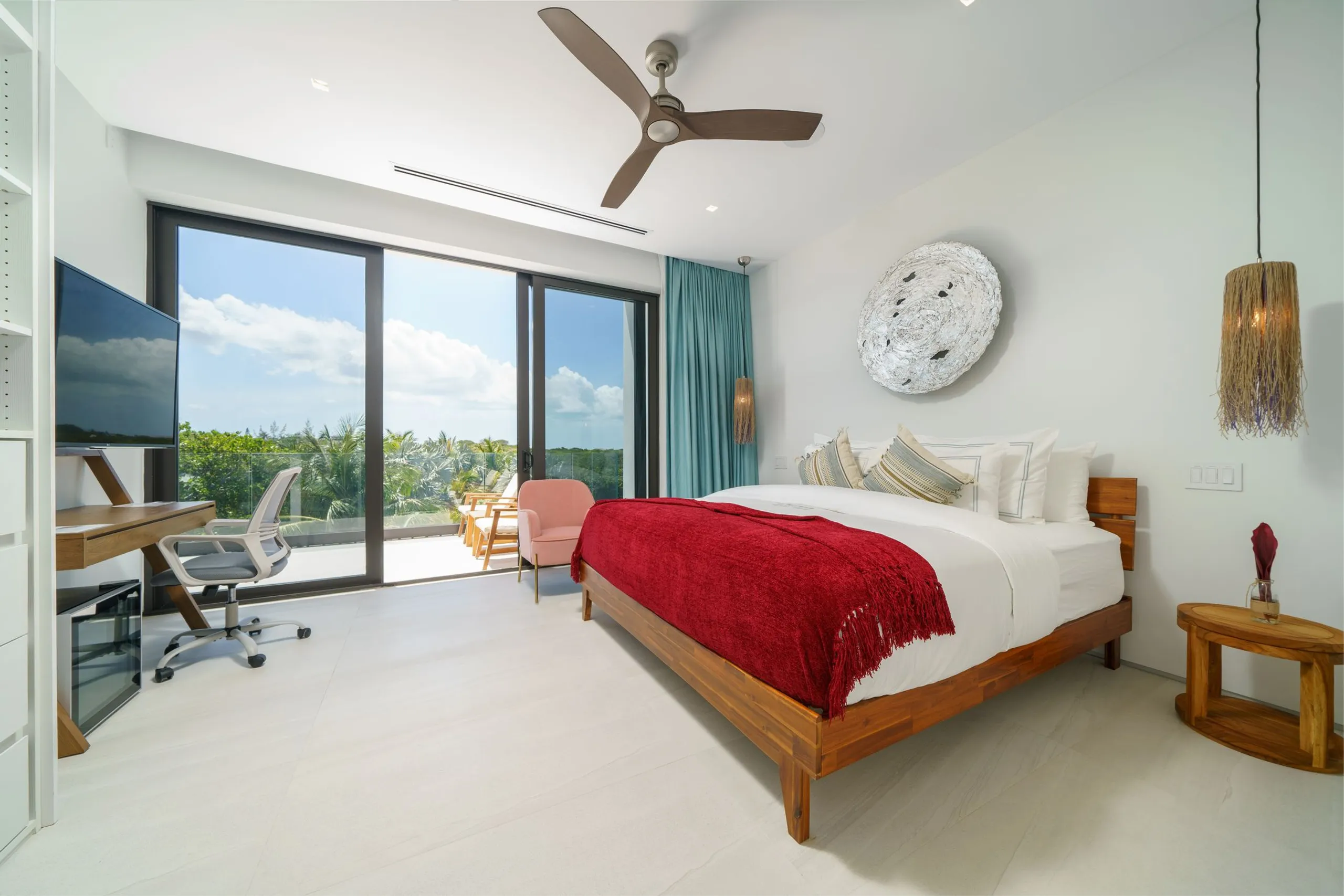 Stunning Beachfront Estate on Harbour Island's Triana Shores — photograph 12