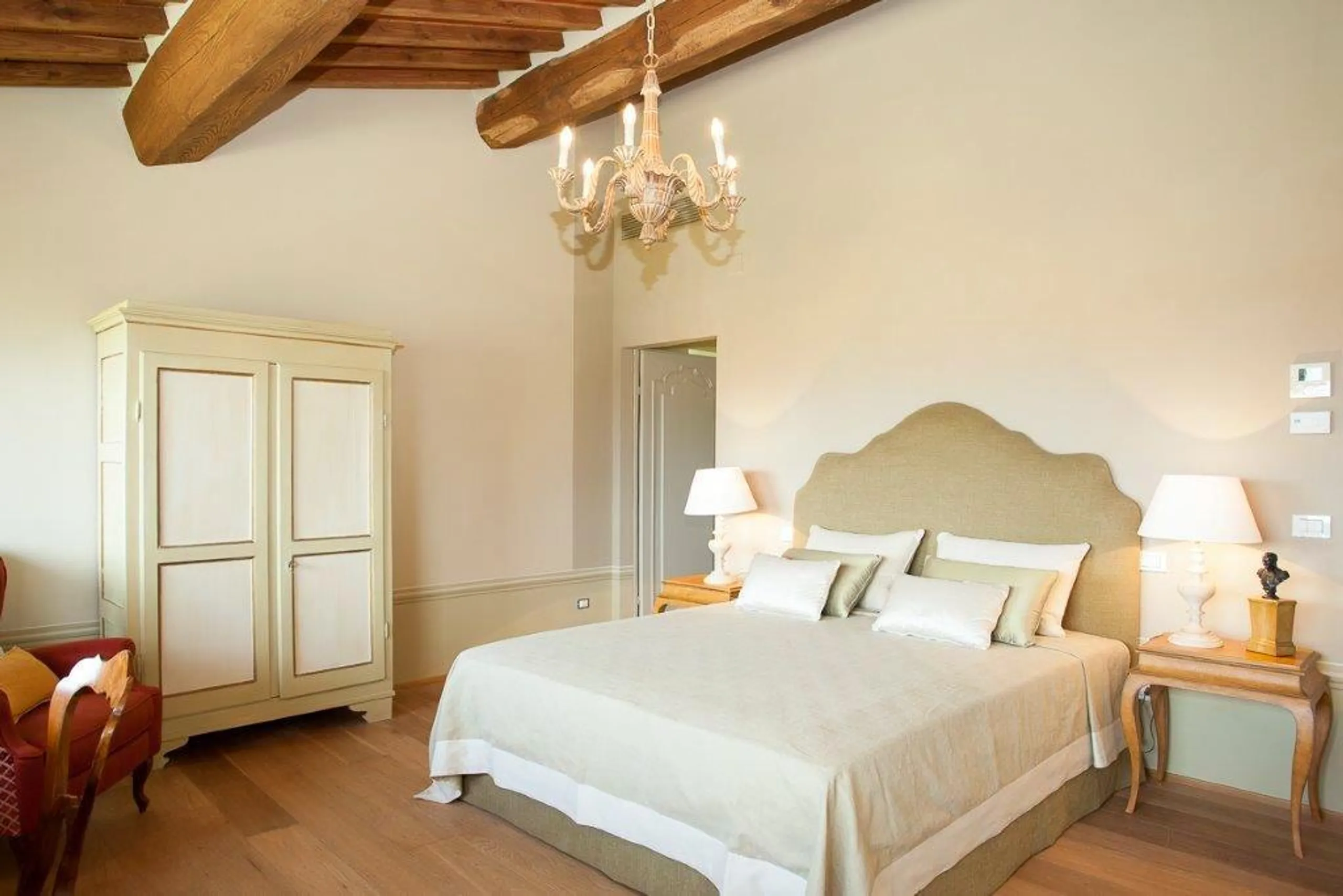 Grand 14BDR Tuscan Estate with Private Pool, Gazebo, and Pool Table — photograph 12