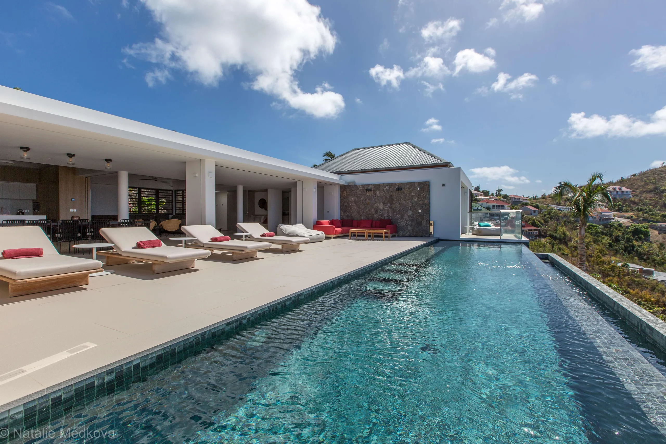Lavish Caribbean Villa: Mesmerizing Views, Infinity Pool, and Sunset Magic — photograph 6