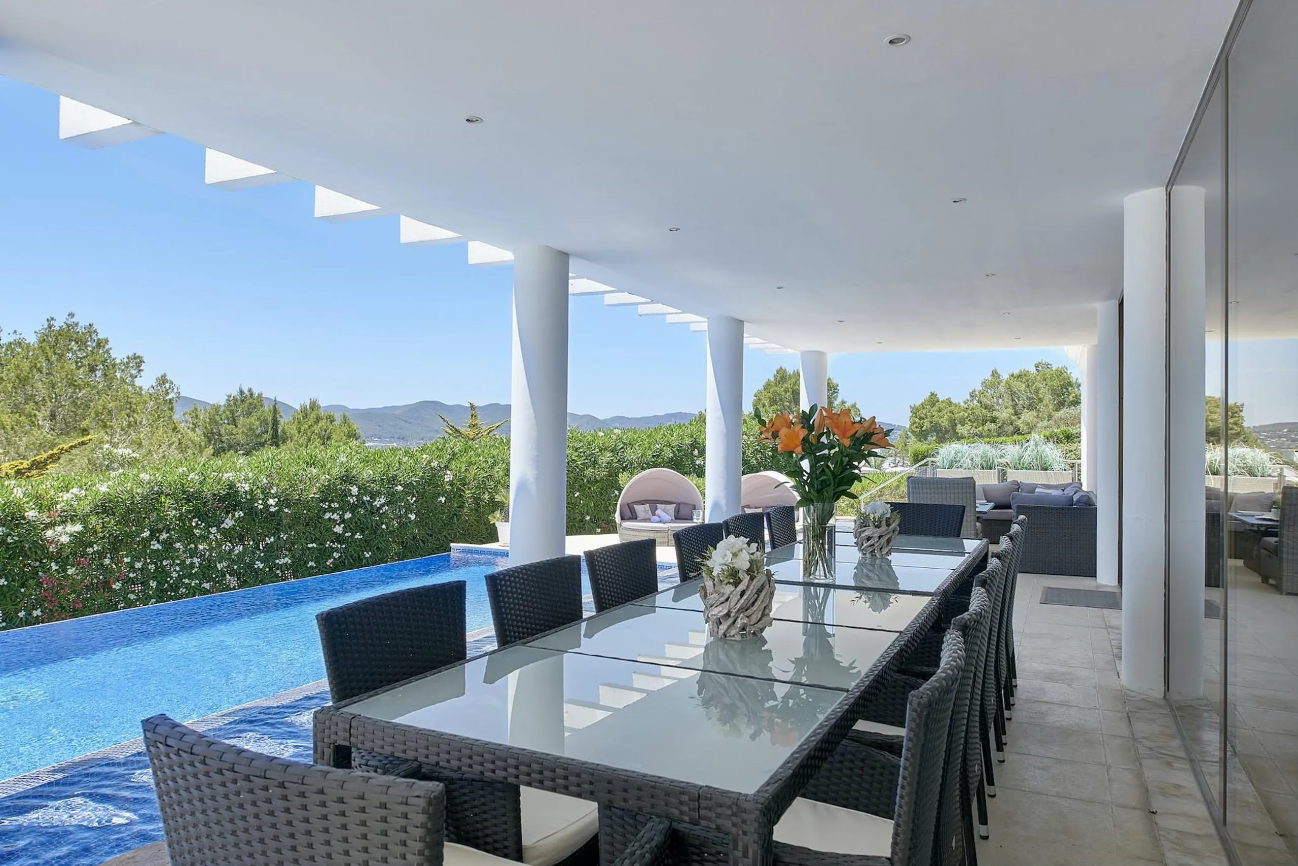 Luxurious Ibiza Ocean Estate with Private Pool and Outdoor Entertainment Area — photograph 6