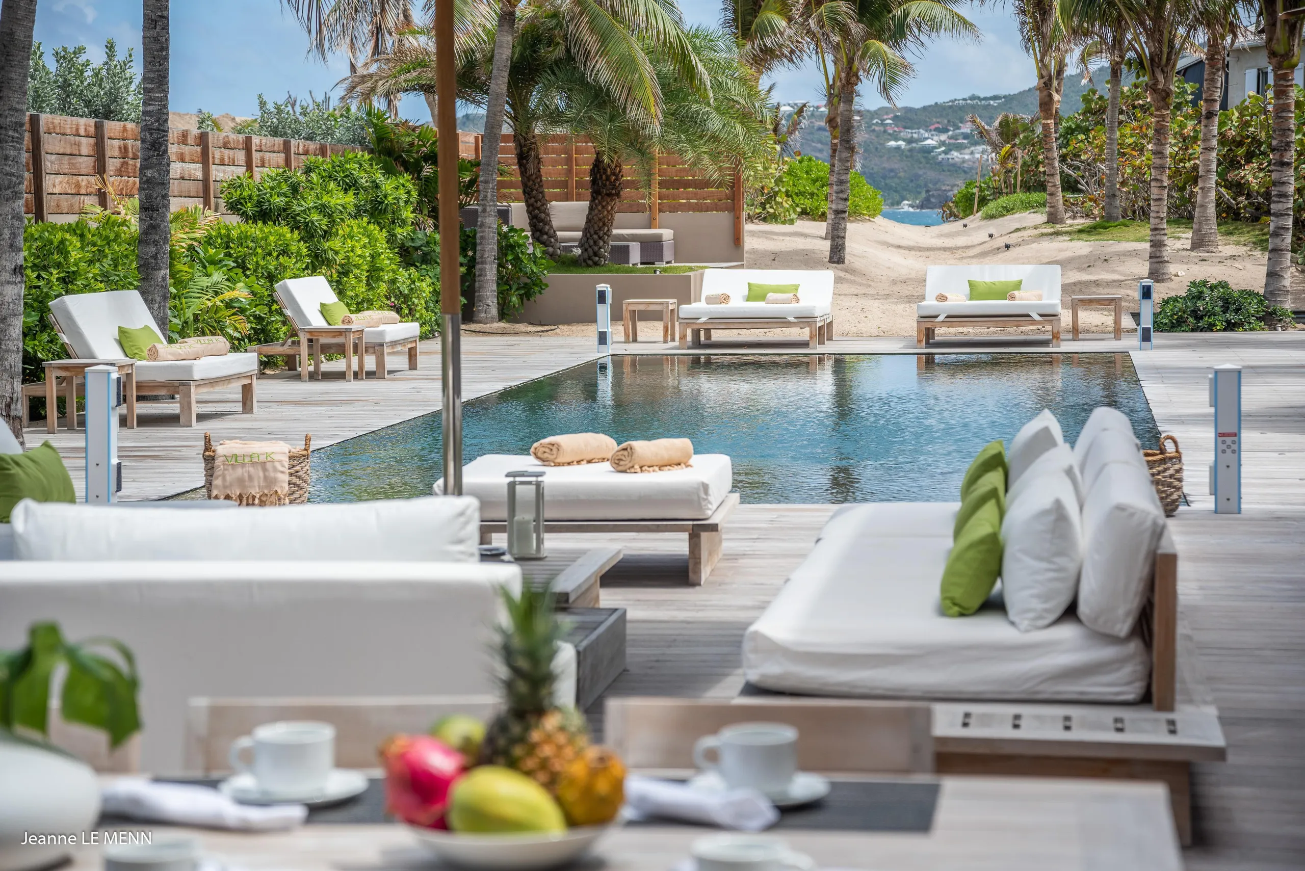 Beachfront Luxury Villa with Private Pool and Ocean Views — photograph 4