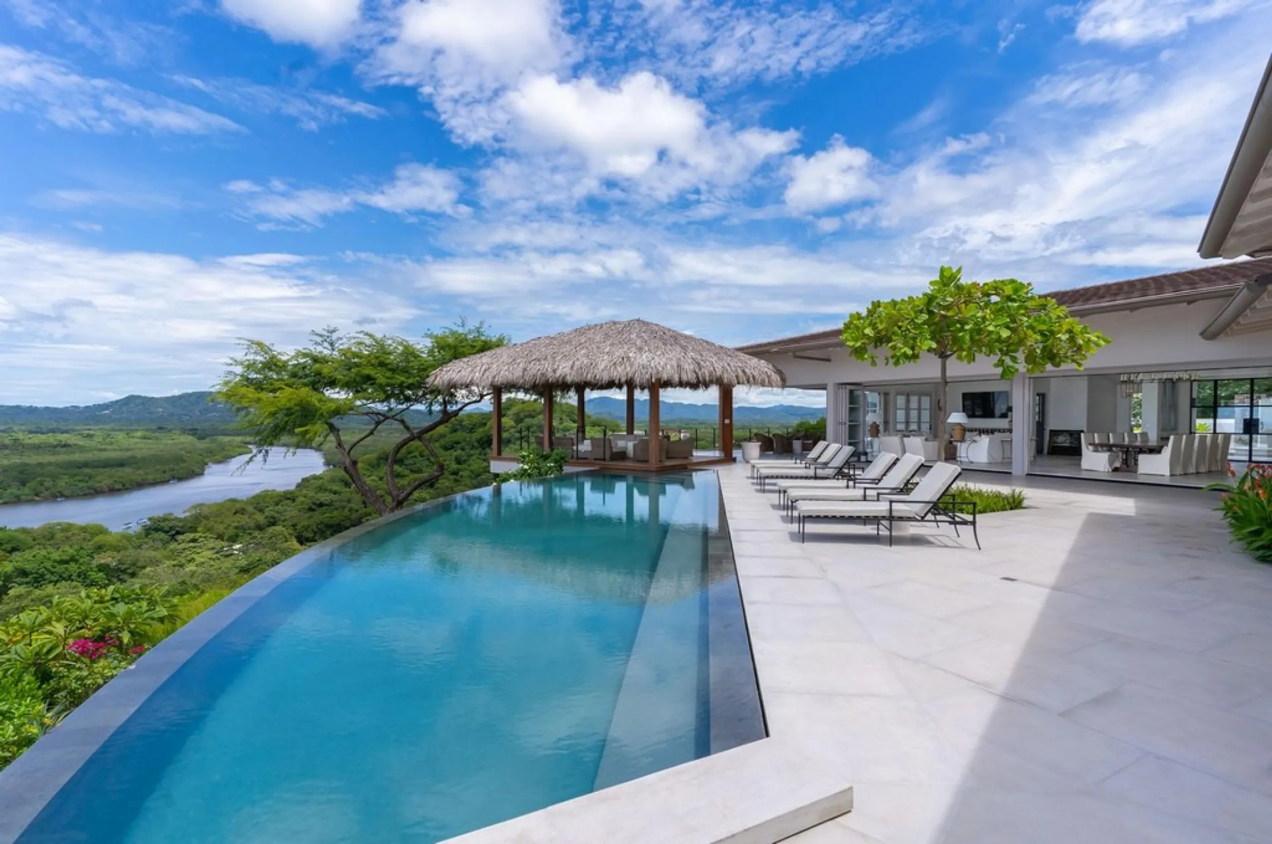 Luxury 6-Bedroom Oceanview Villa in Tamarindo, Tamarindo
