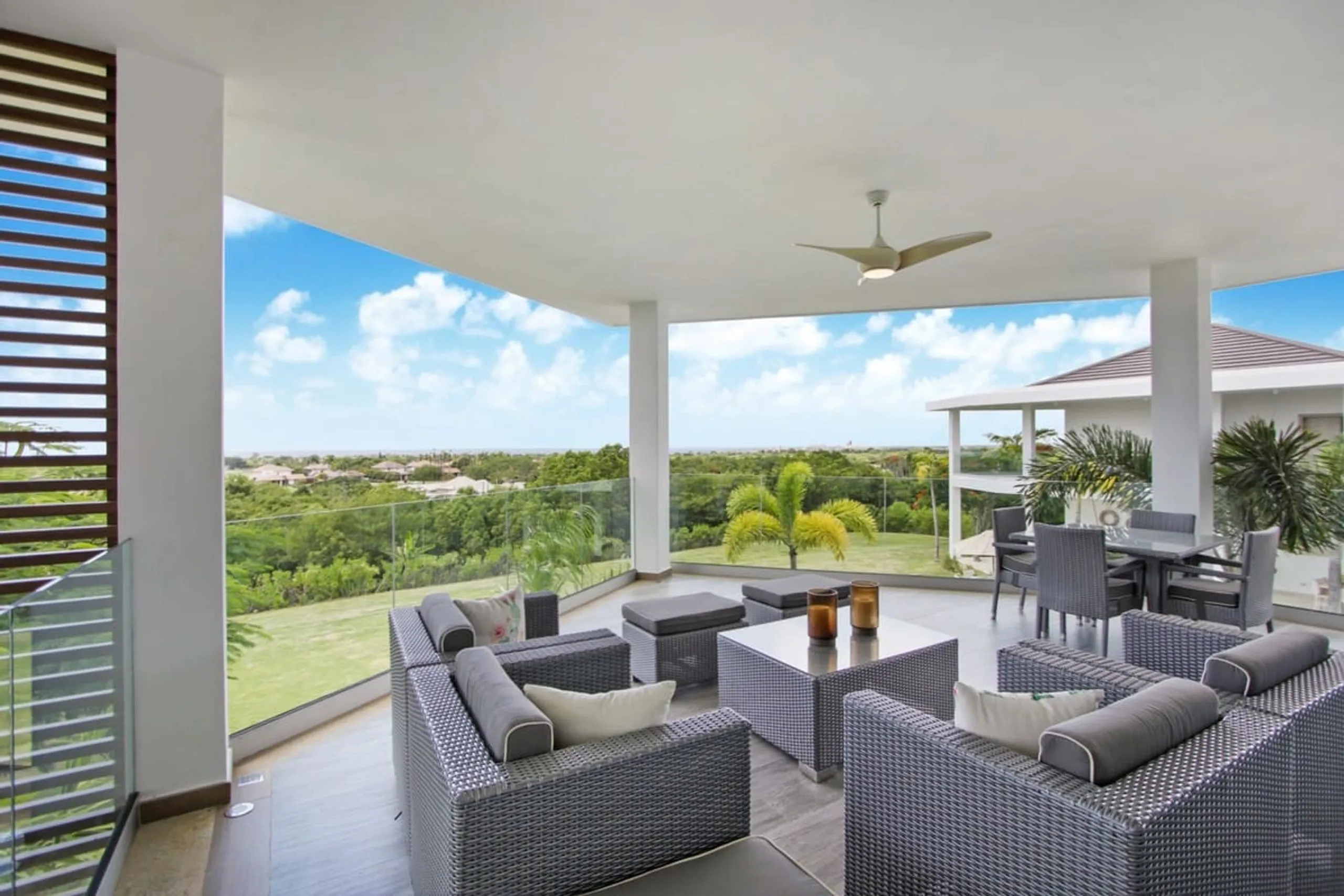 Beautiful Tropical Villa with Invigorating Pool — photograph 3