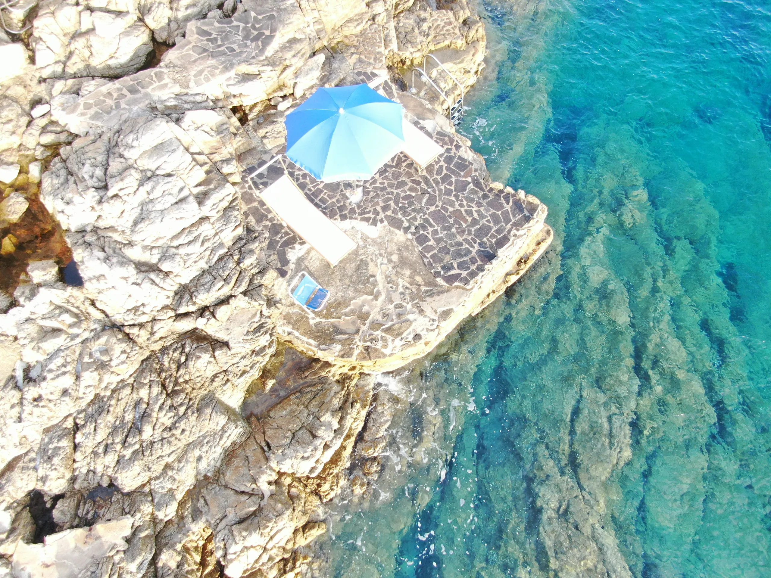 Charming Beachfront Villa With Breathtaking Views — photograph 8