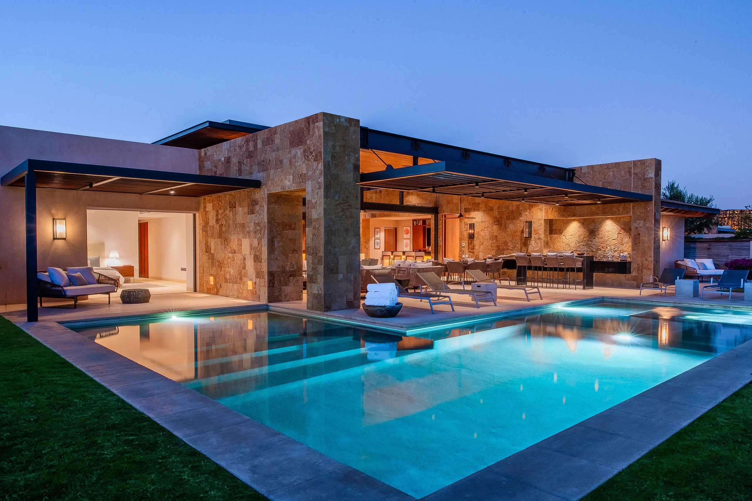 Exclusive Enclave Estate with Private Pool and Ocean Views — photograph 4