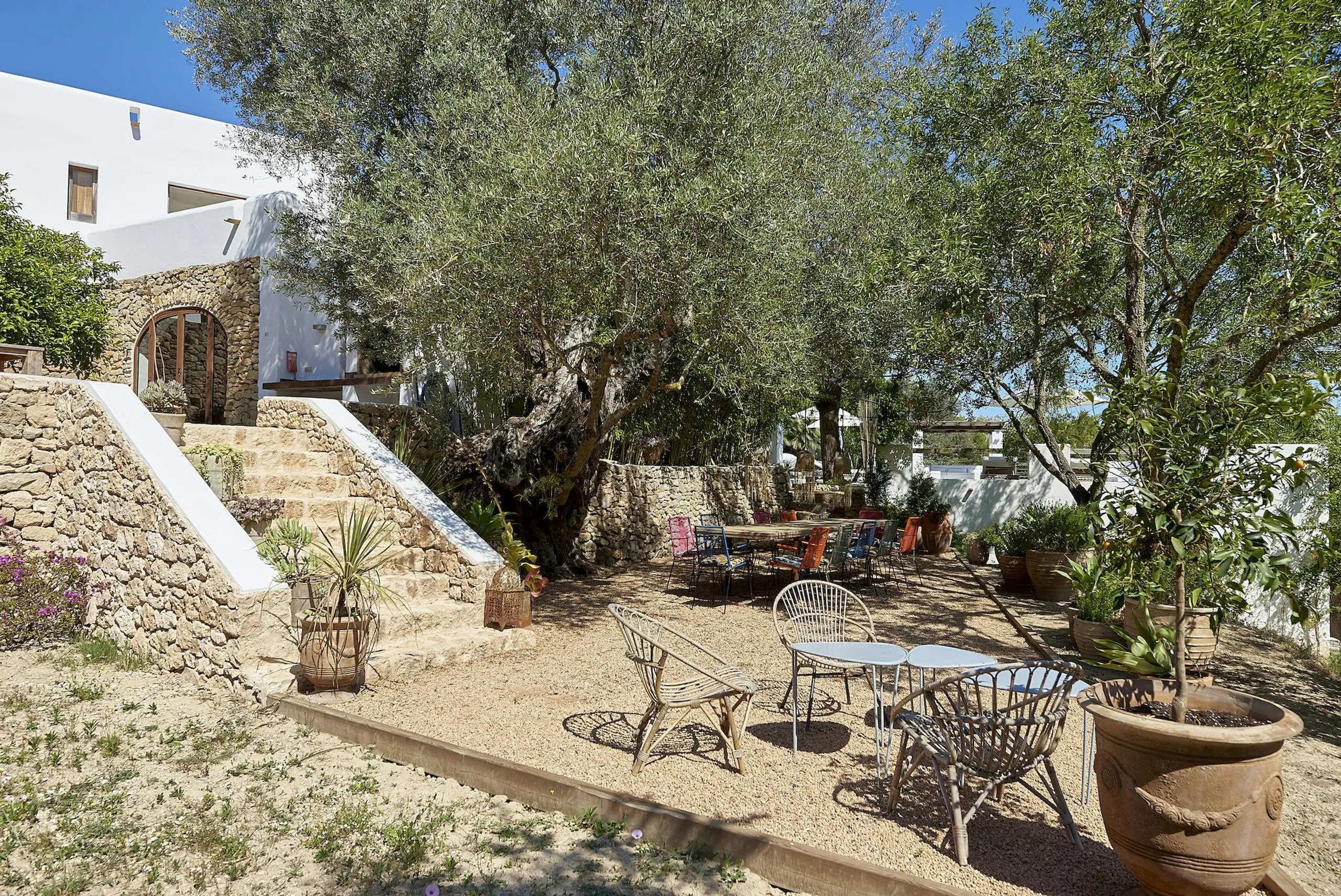 Rustic Spanish Villa in Ibiza with Private Pool and Backyard Entertainment — photograph 7