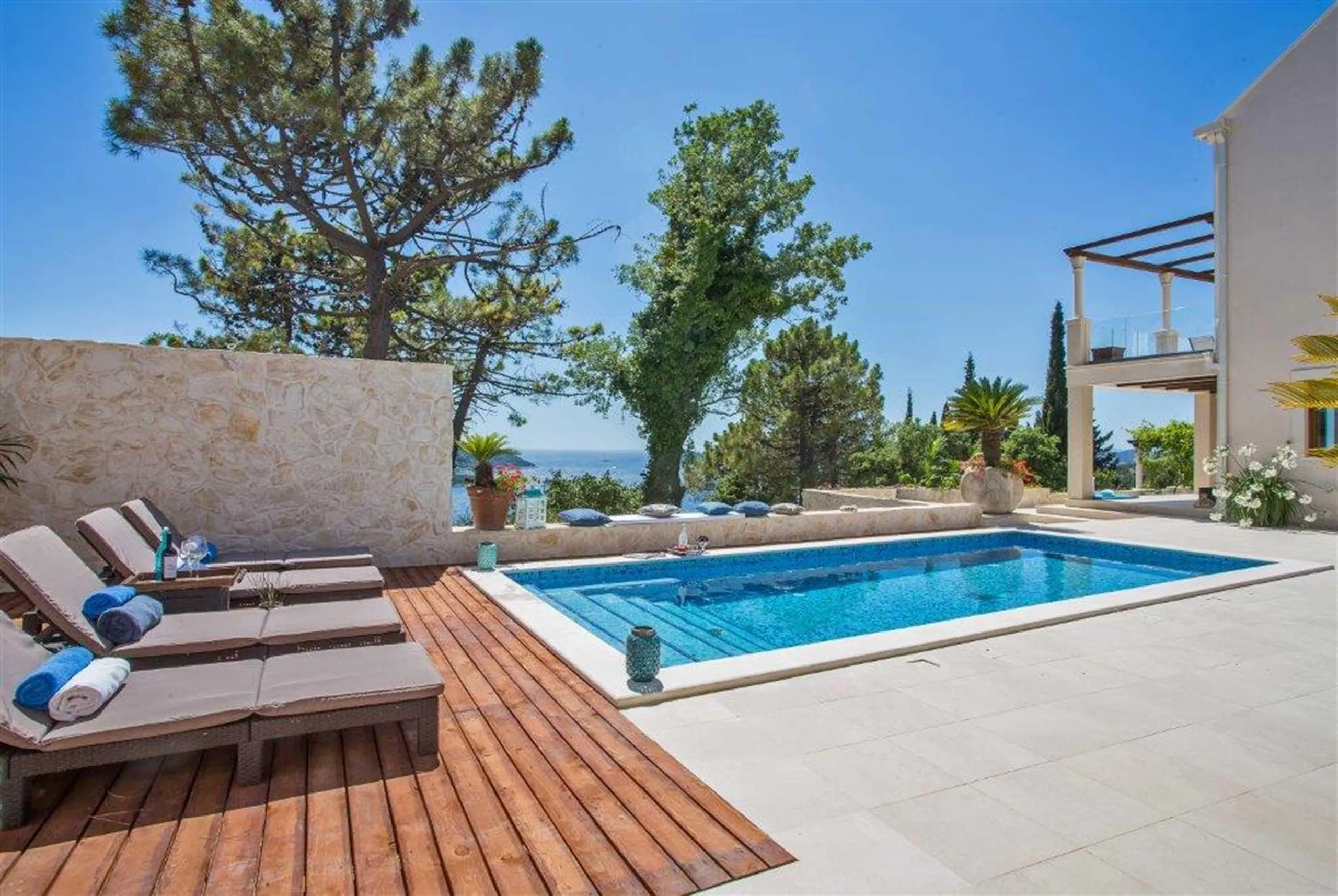 Magnificent Villa with Private Pool Overlooking Dubrovnik's Seascape — photograph 9