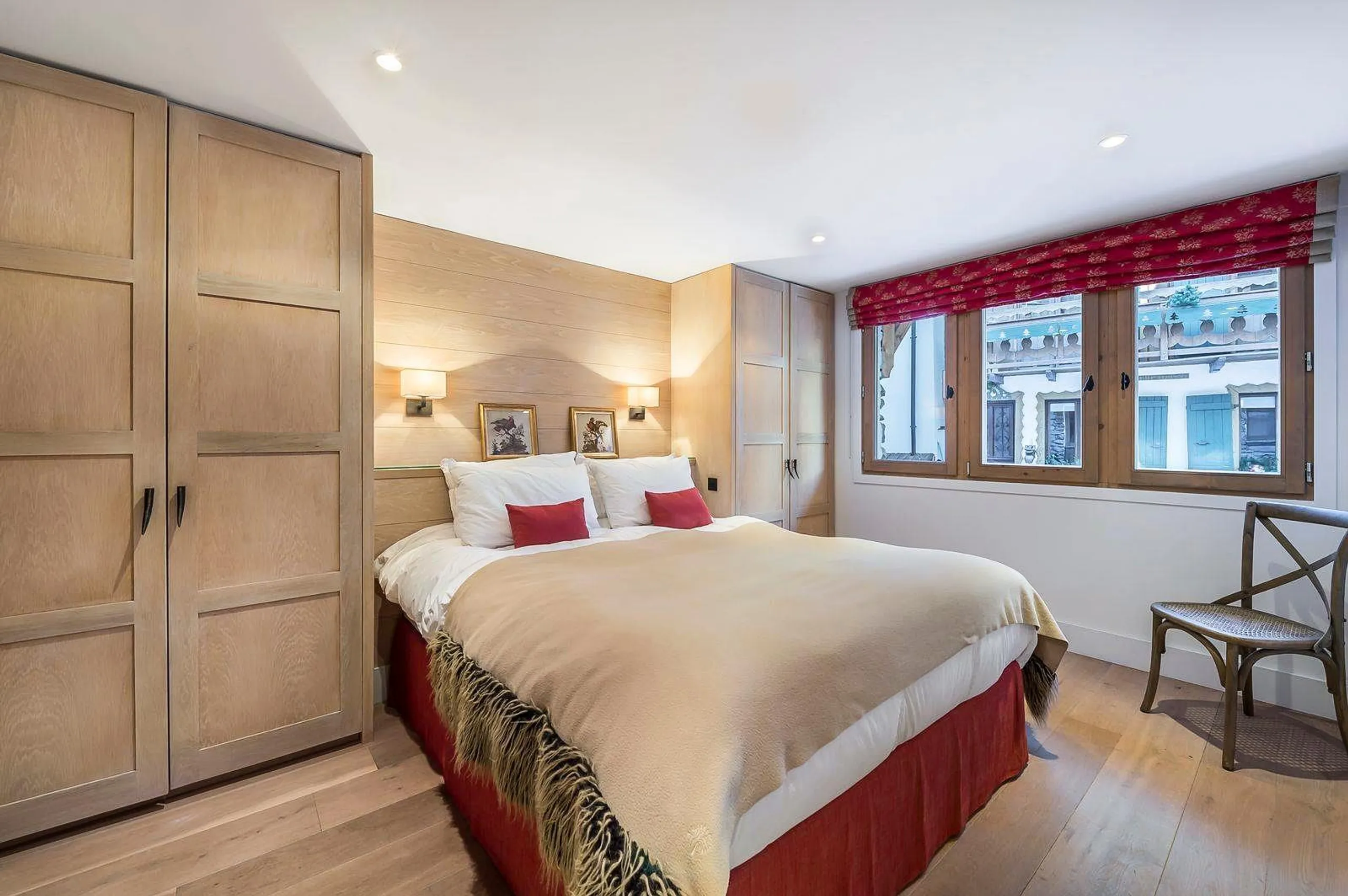 Serene Villa in Courchevel with Spacious Living Area and Cozy Bedrooms — photograph 11