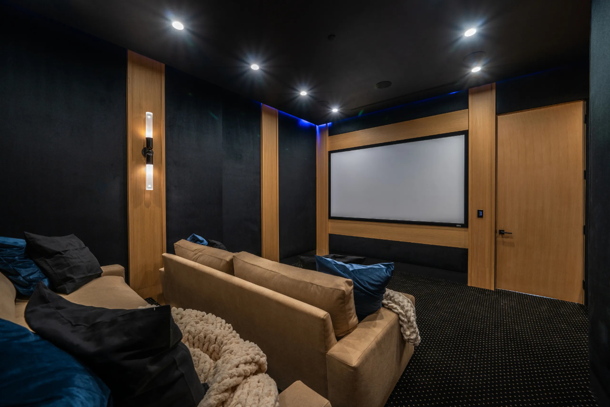 Outstanding Valley Villa with Home Theater — photograph 5