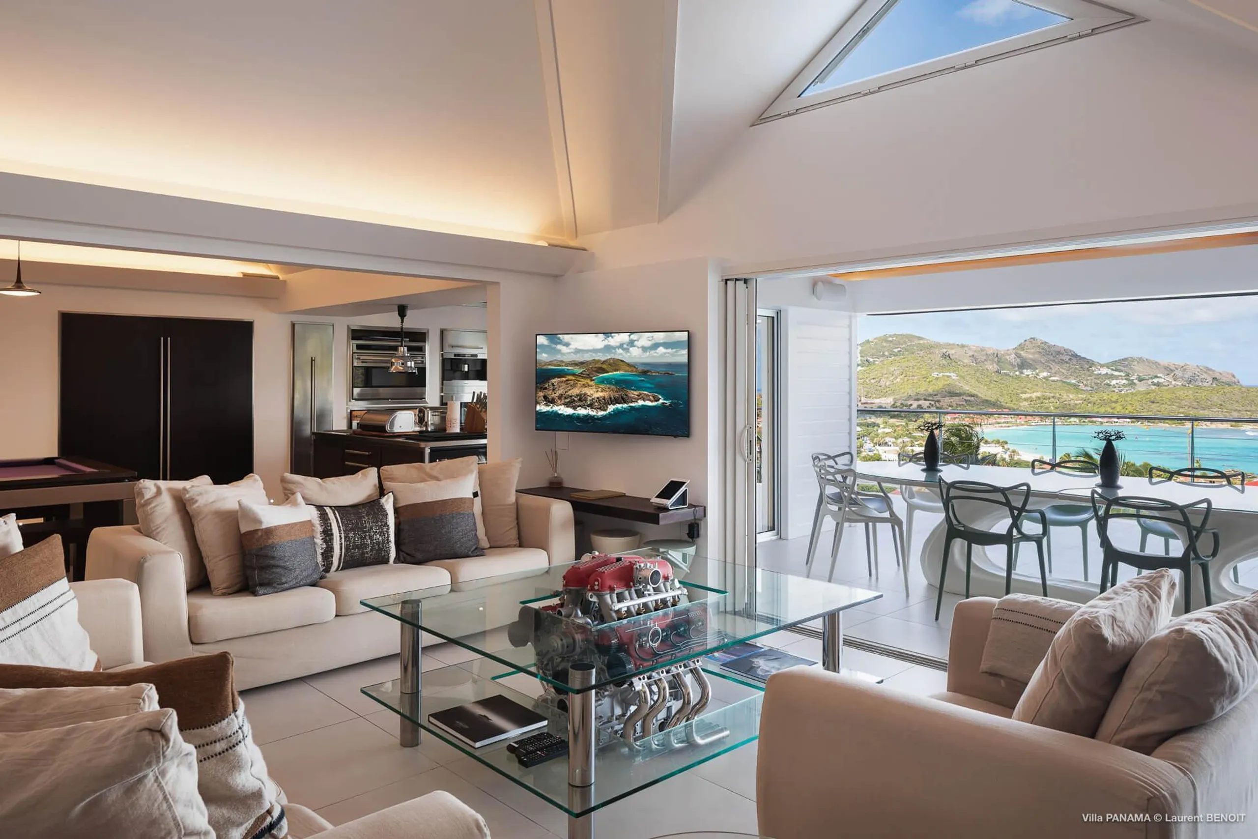 Exclusive Haven Villa with Heated Infinity Pool and Stunning Ocean Views — photograph 12