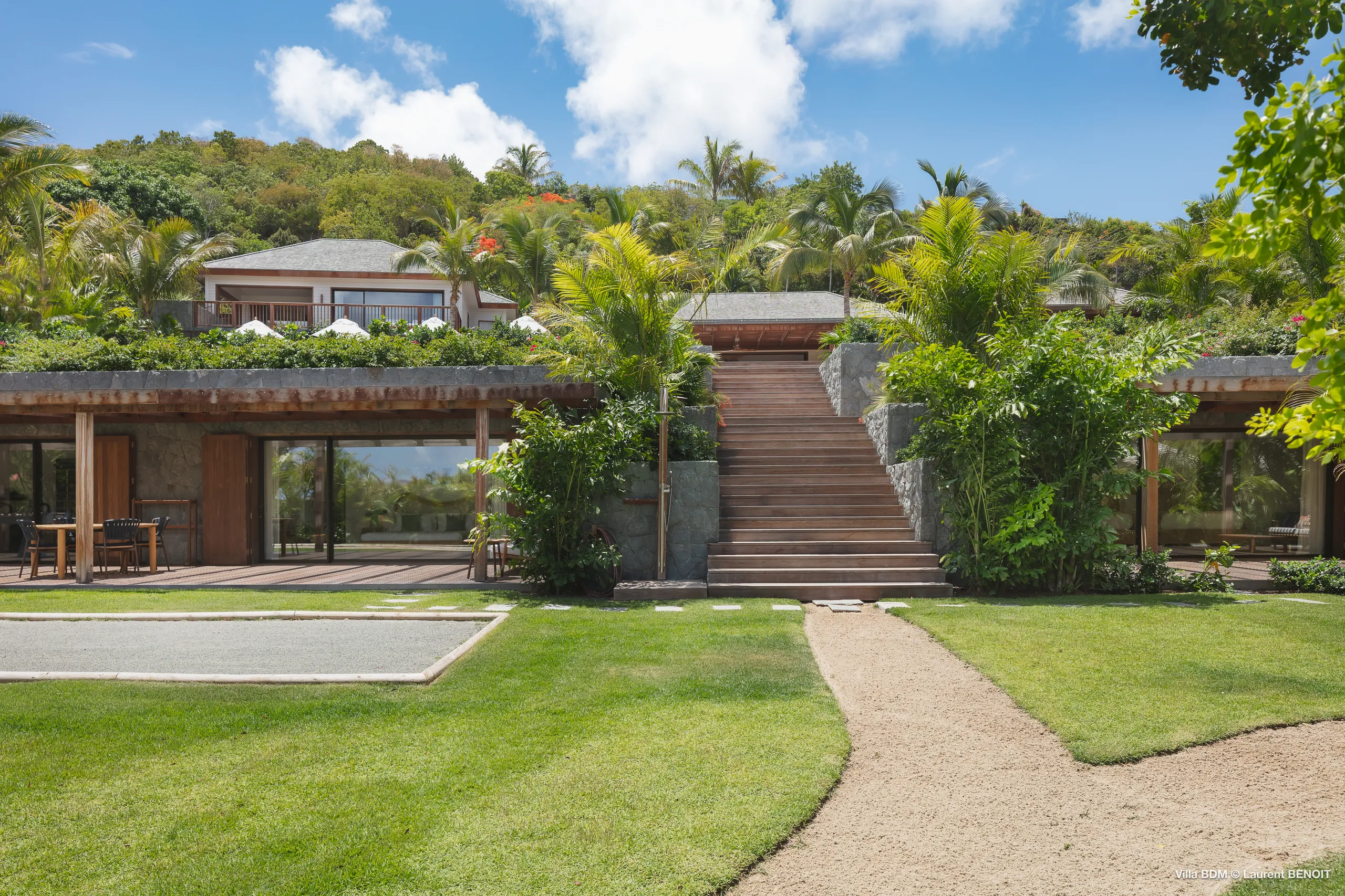 Modern St. Jean Beachfront Villa with Private Pool & Sea Views — photograph 2