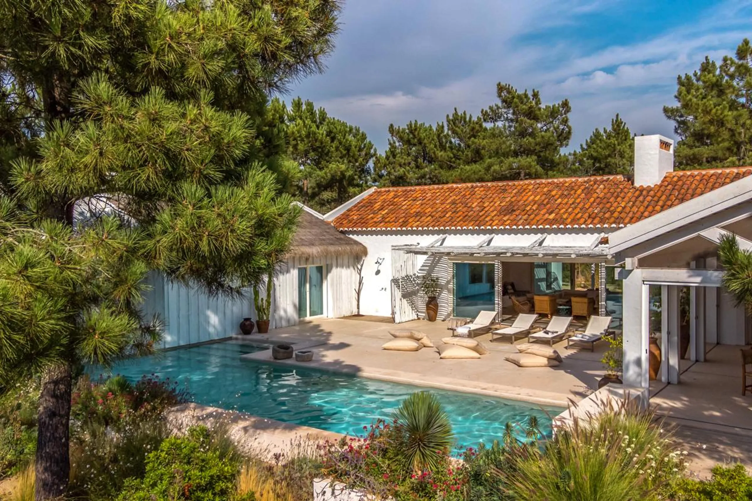 Tranquil Single-Storey Villa in Casas da Encos with Private Pool and Serene Garden, Carvalhal