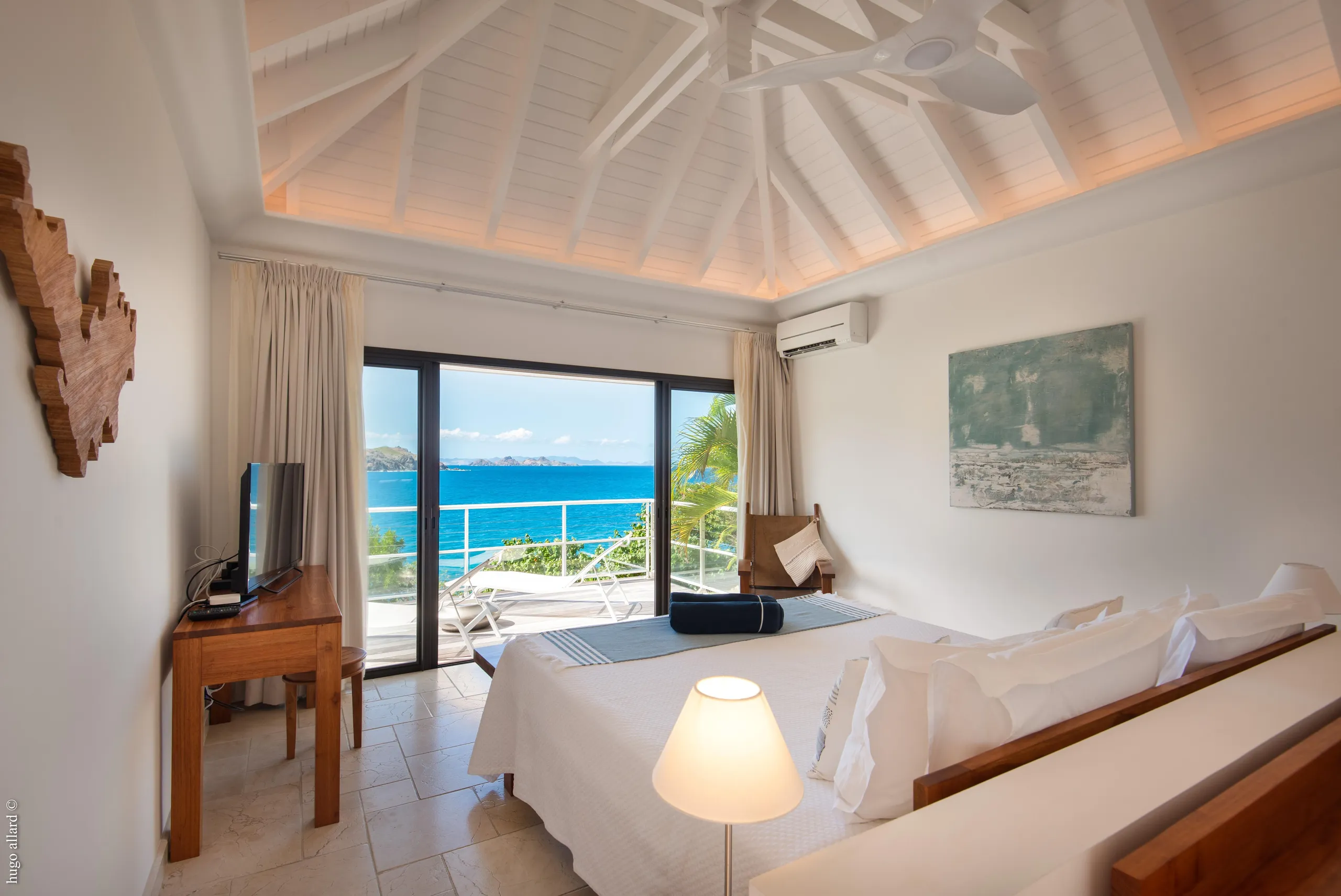 Majestic Seaview Villa with Pool and Indoor-Outdoor Living — photograph 12