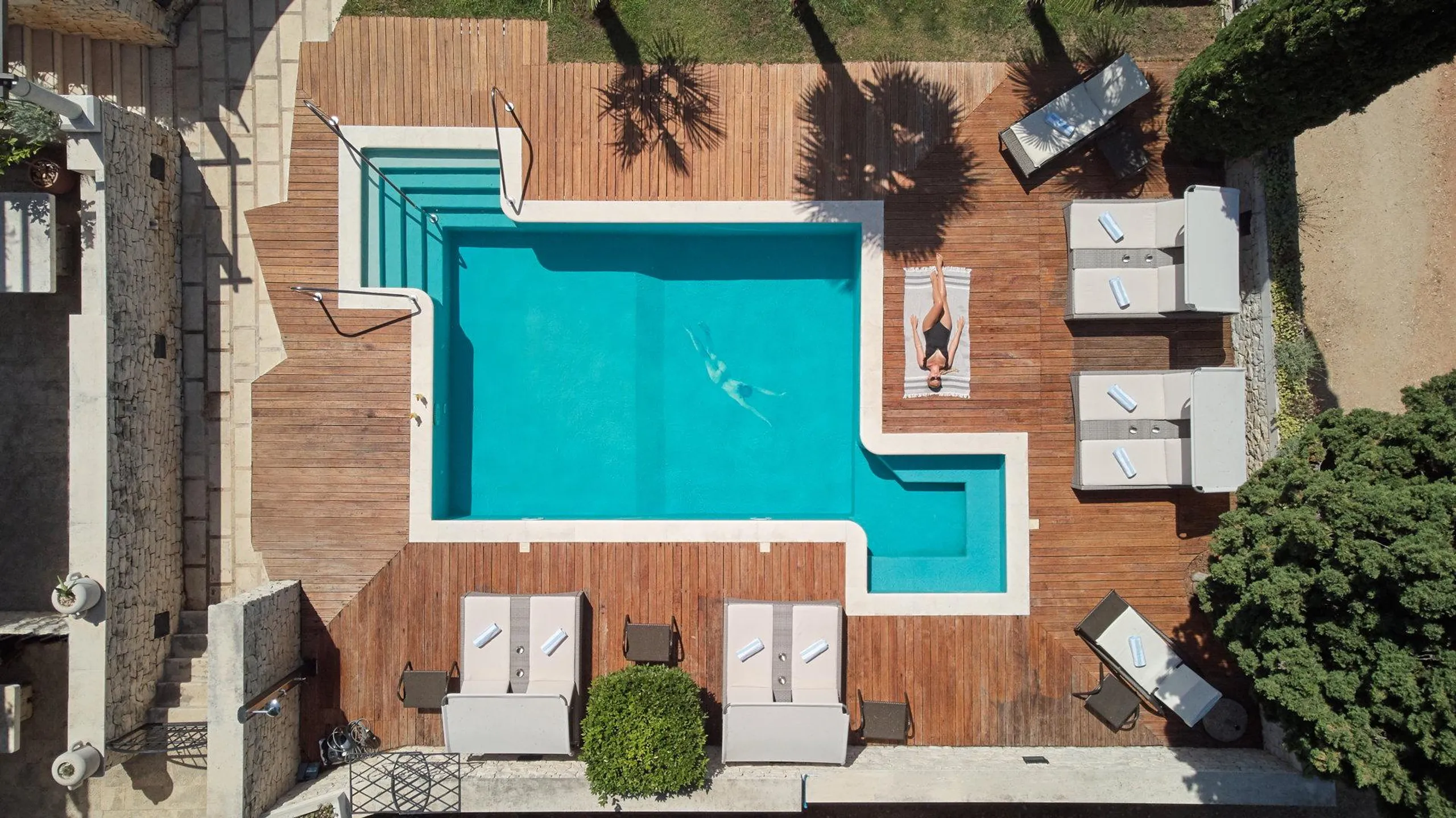 Exquisite 6 Bedroom Villa with Private Heated Pool and Sea Views — photograph 4