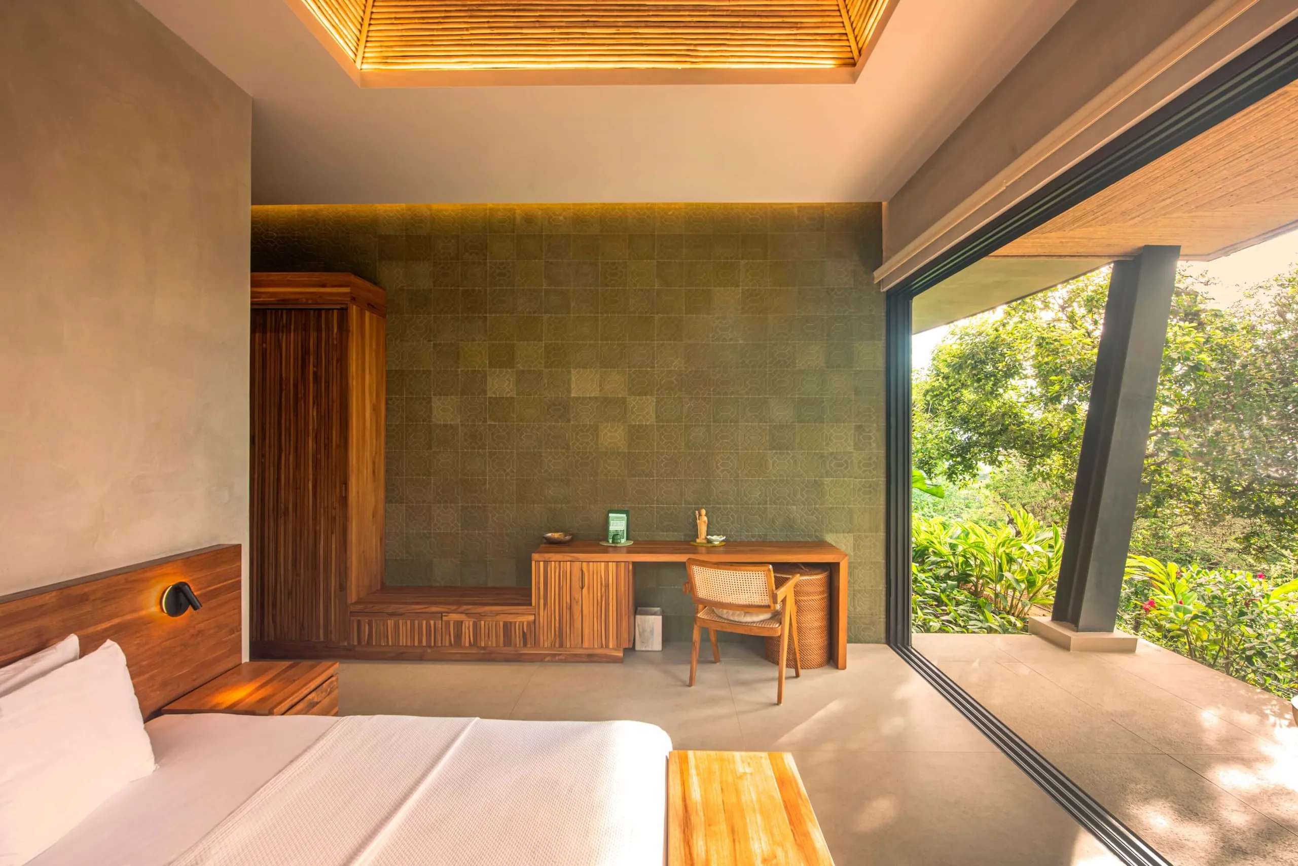 Serene Eco-Luxury Villa with Private Pool and 180° Ocean Views — photograph 6