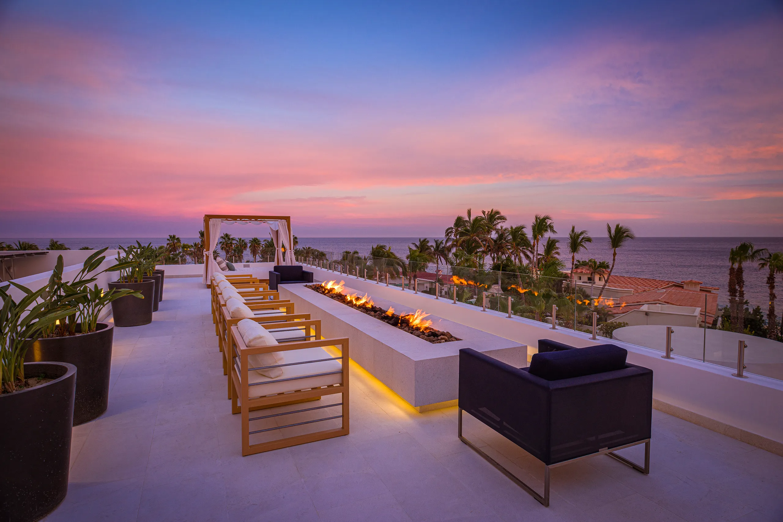 Modern Contemporary UltraLuxe Villa with Pool and Ocean Views — photograph 12