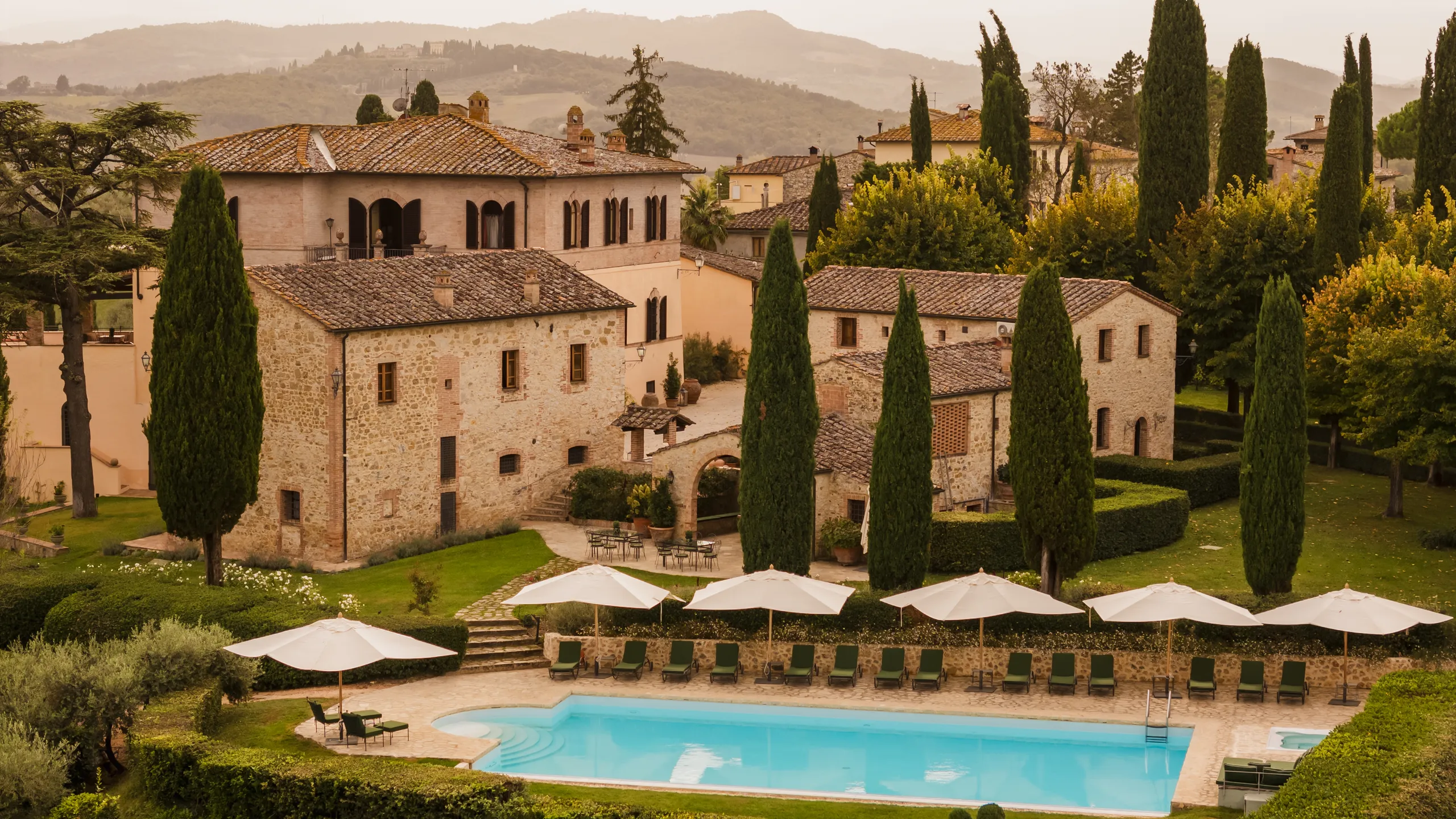Exquisite Tuscan Villa with Private Pool and Beautiful Garden — photograph 3