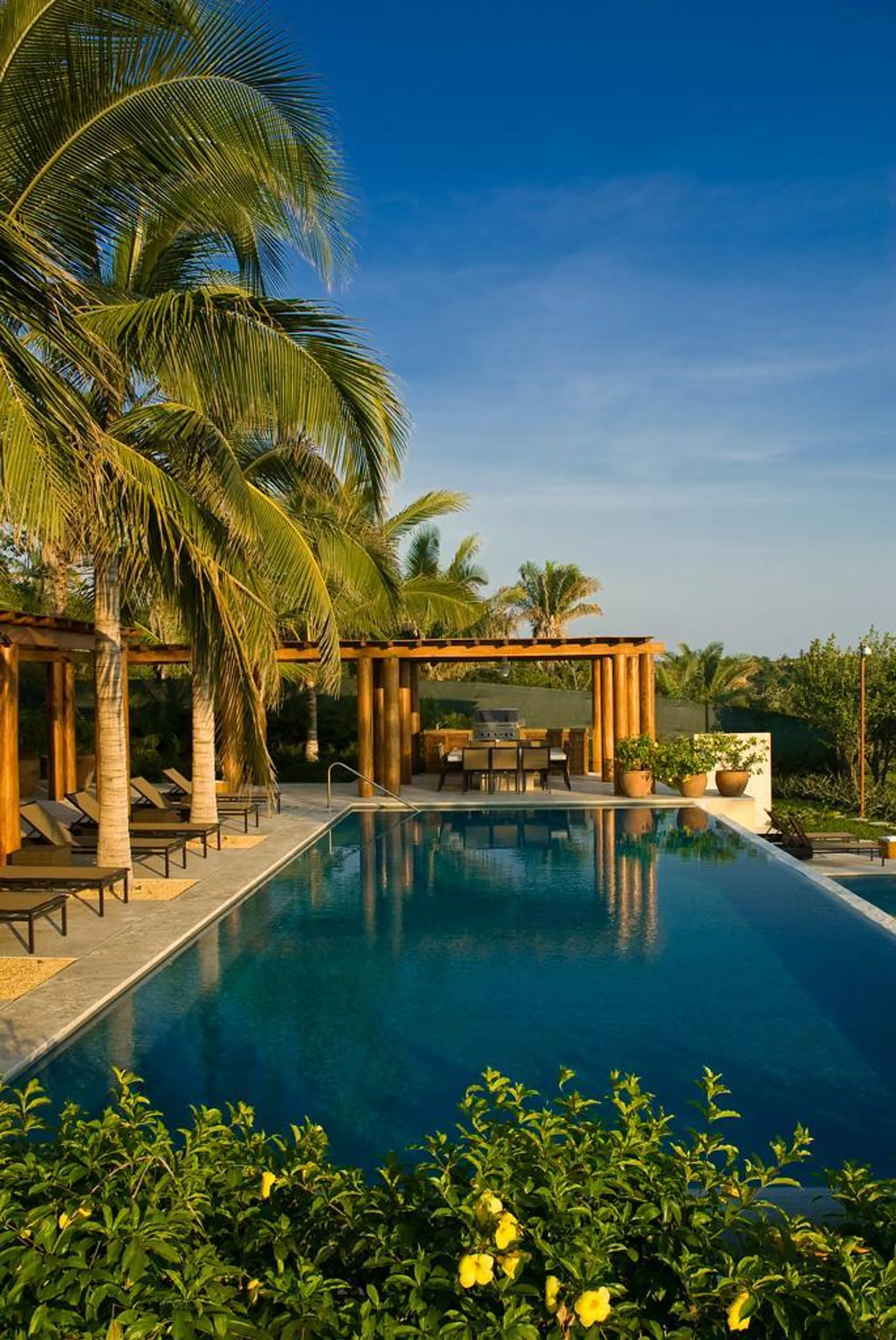 Exceptional Rancho Estates Beach Front Villa with Infinity Pools and Ocean Views — photograph 2
