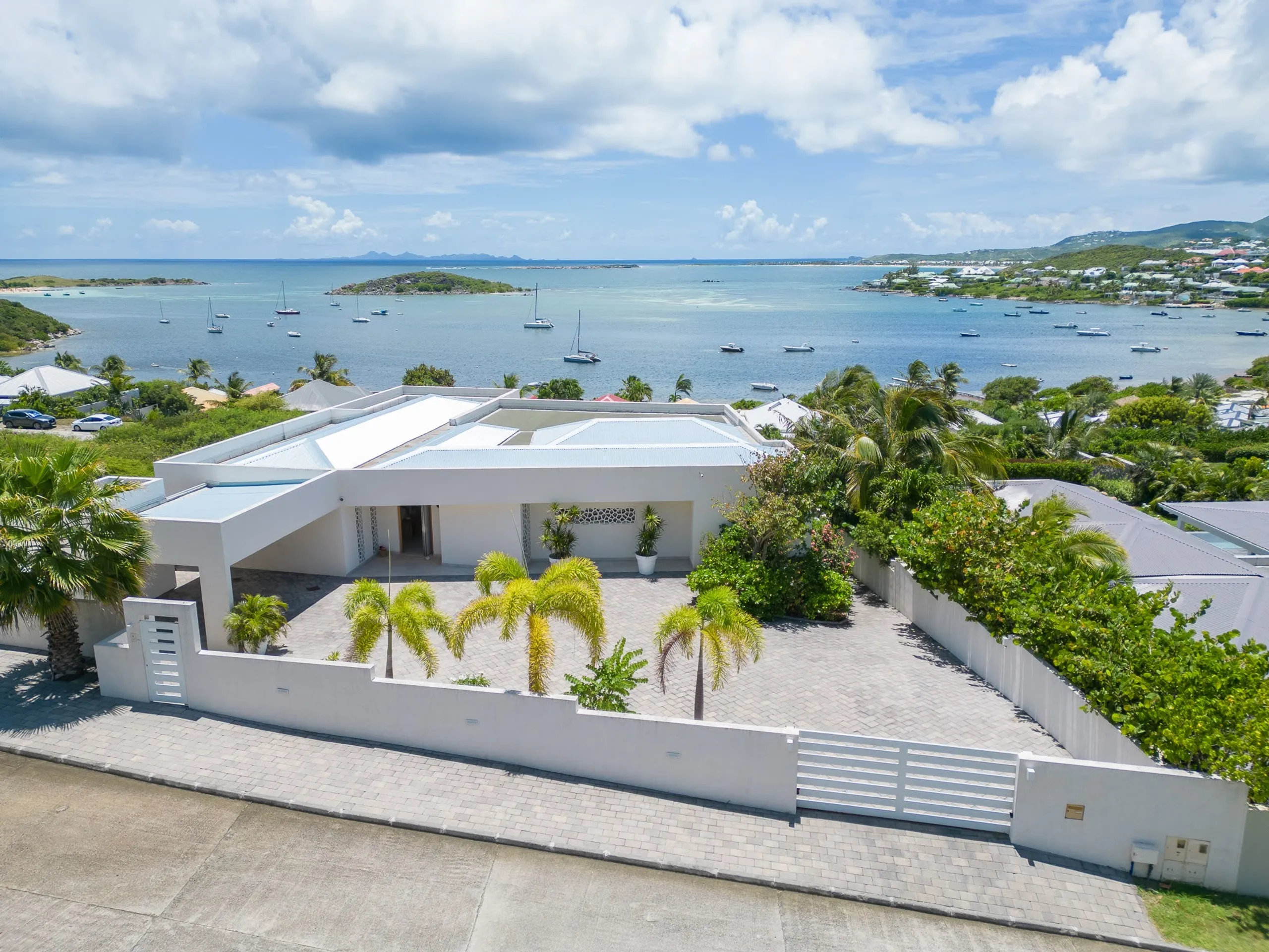 Deluxe Paradise in Cul De Sac with Private Pool and Panoramic Views of Pinel Island — photograph 12